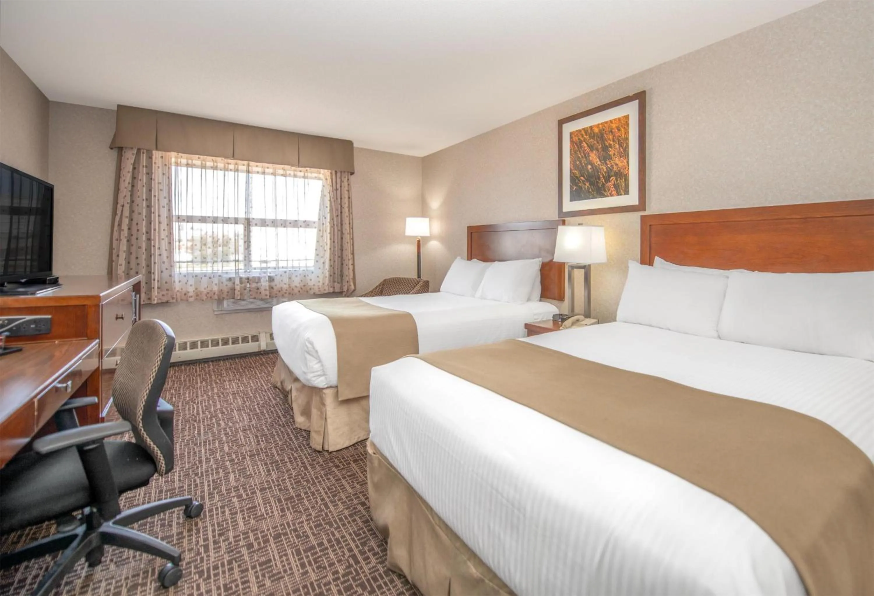 Bedroom, Bed in Coast Fort St John Hotel