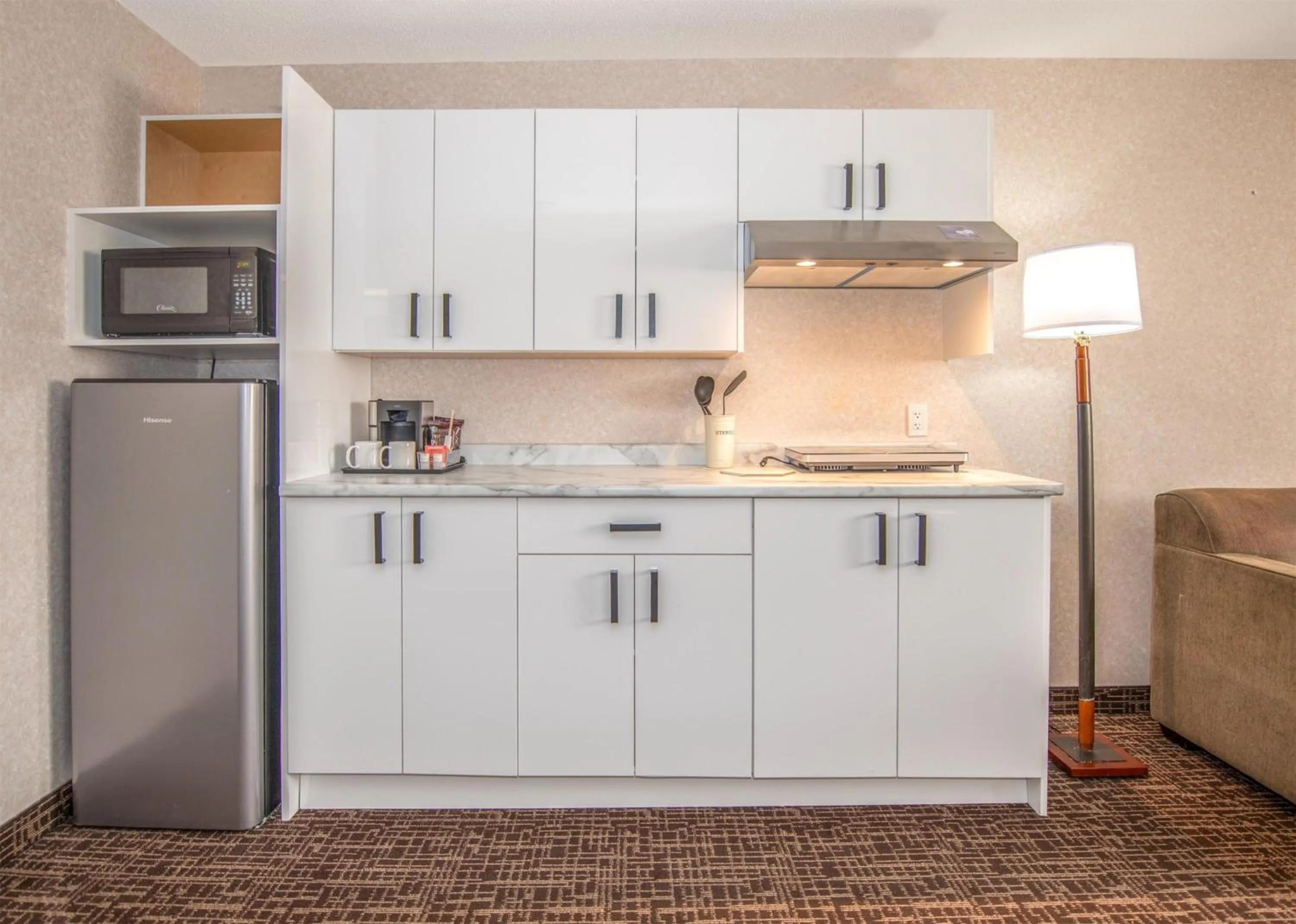 Kitchen or kitchenette in Coast Fort St John Hotel