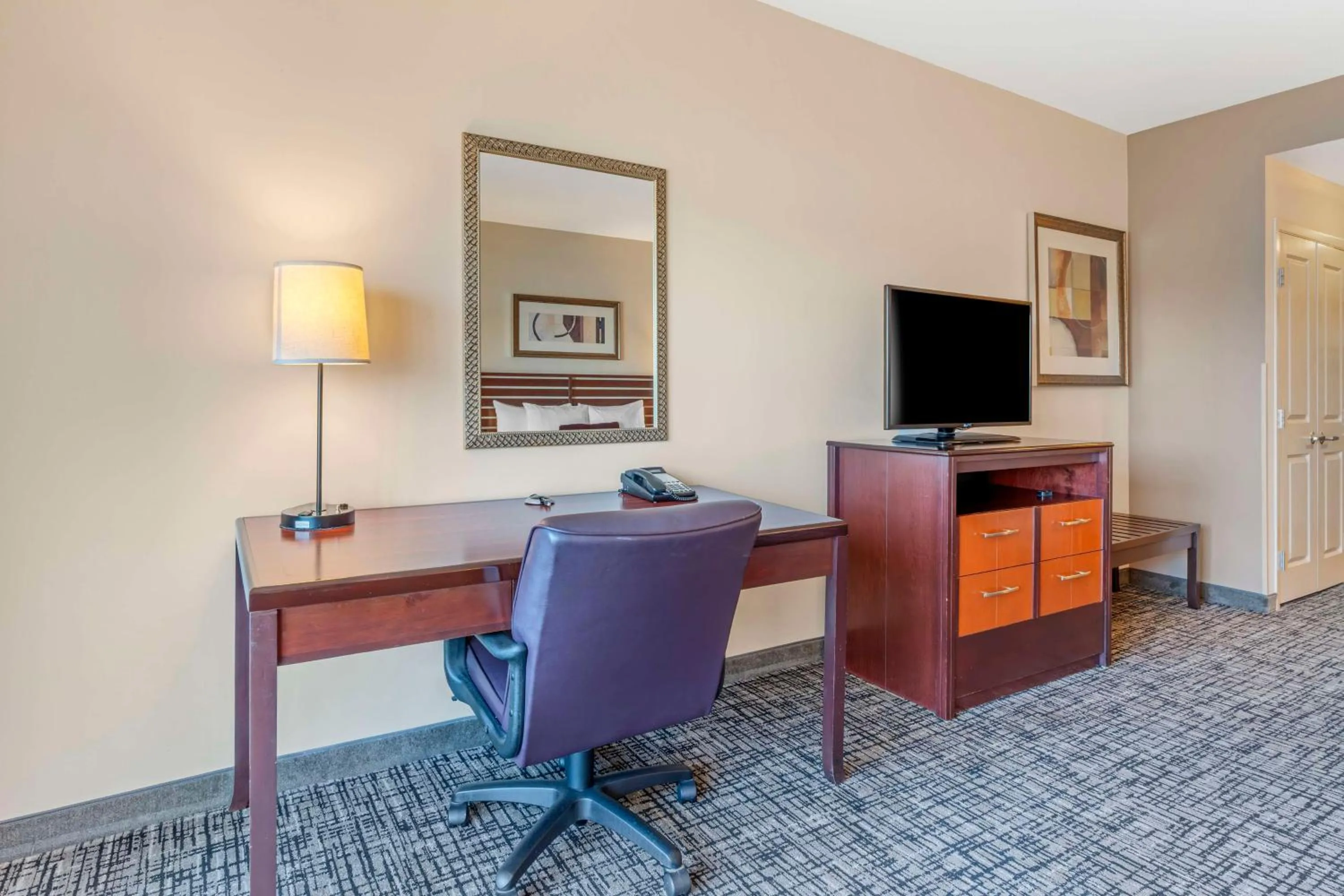 Bedroom in Best Western Plus Bayside Hotel