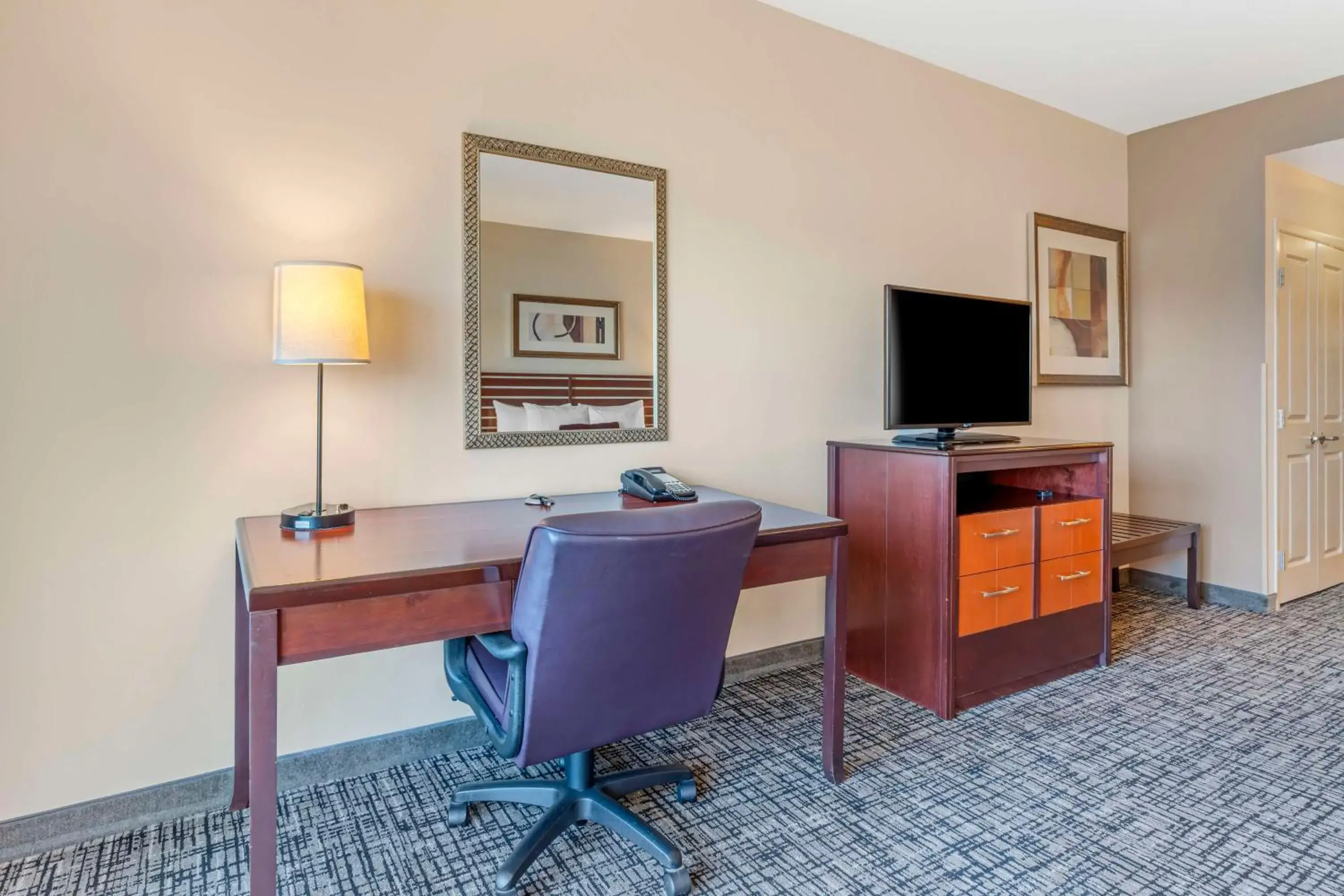 King Room with Balcony - Water View in Best Western Plus Bayside Hotel King Room with Balcony - Water View in Best Western Plus Bayside Hotel