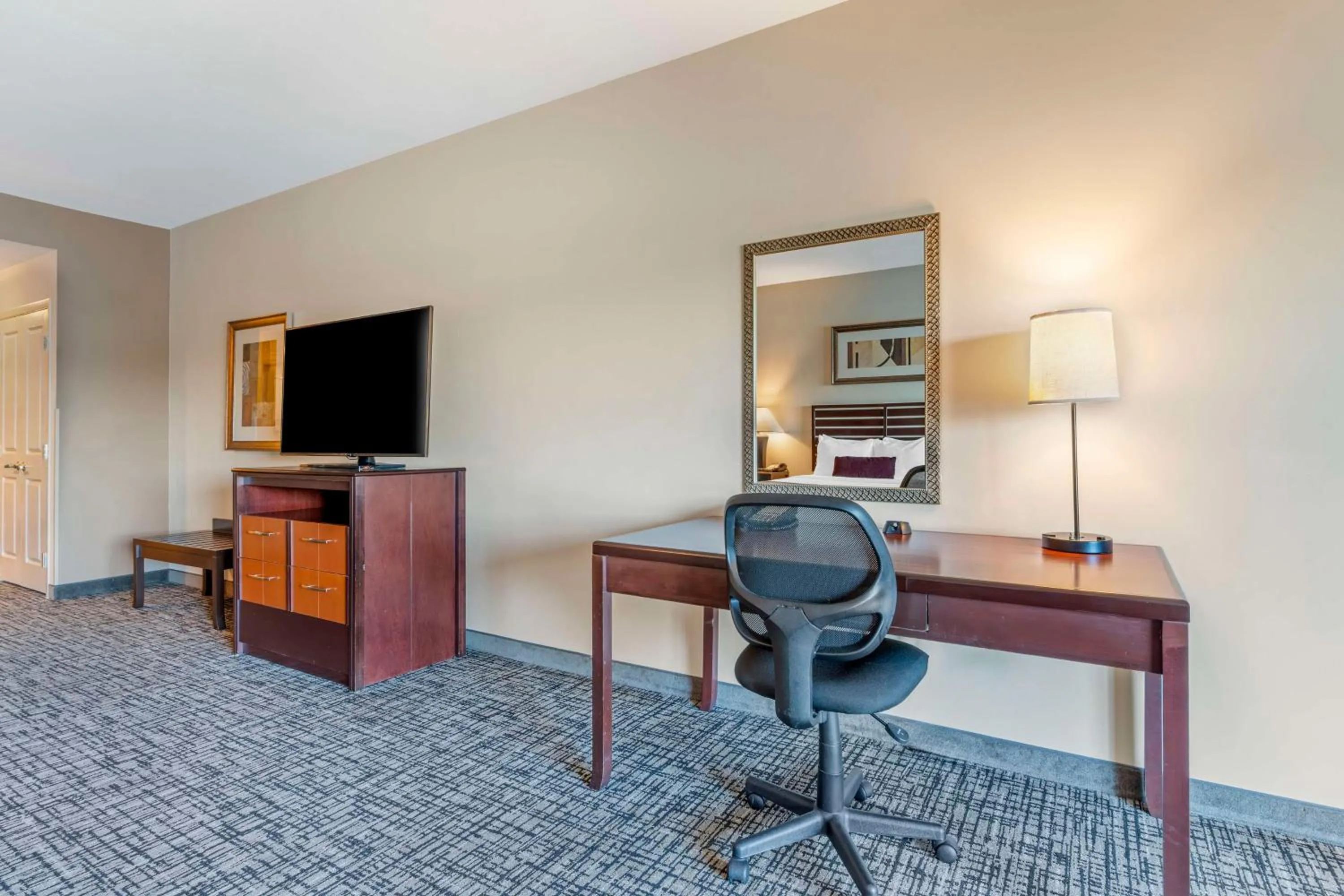 Bedroom in Best Western Plus Bayside Hotel