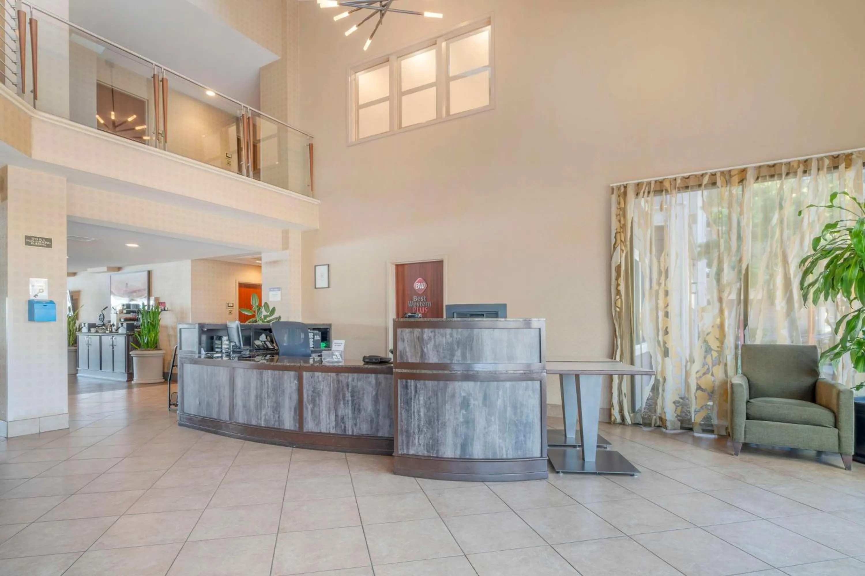Lobby or reception in Best Western Plus Bayside Hotel