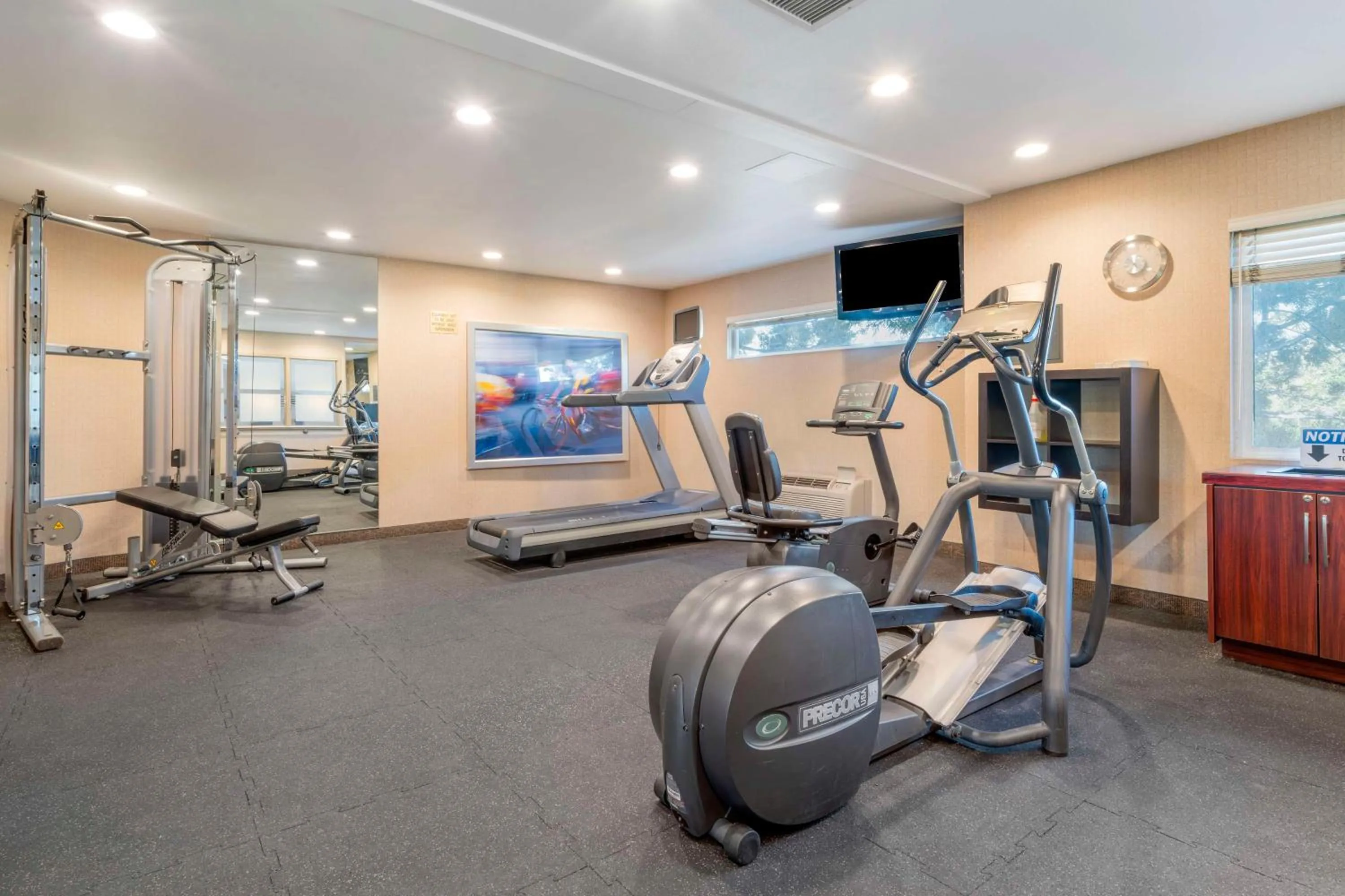 Fitness centre/facilities in Best Western Plus Bayside Hotel