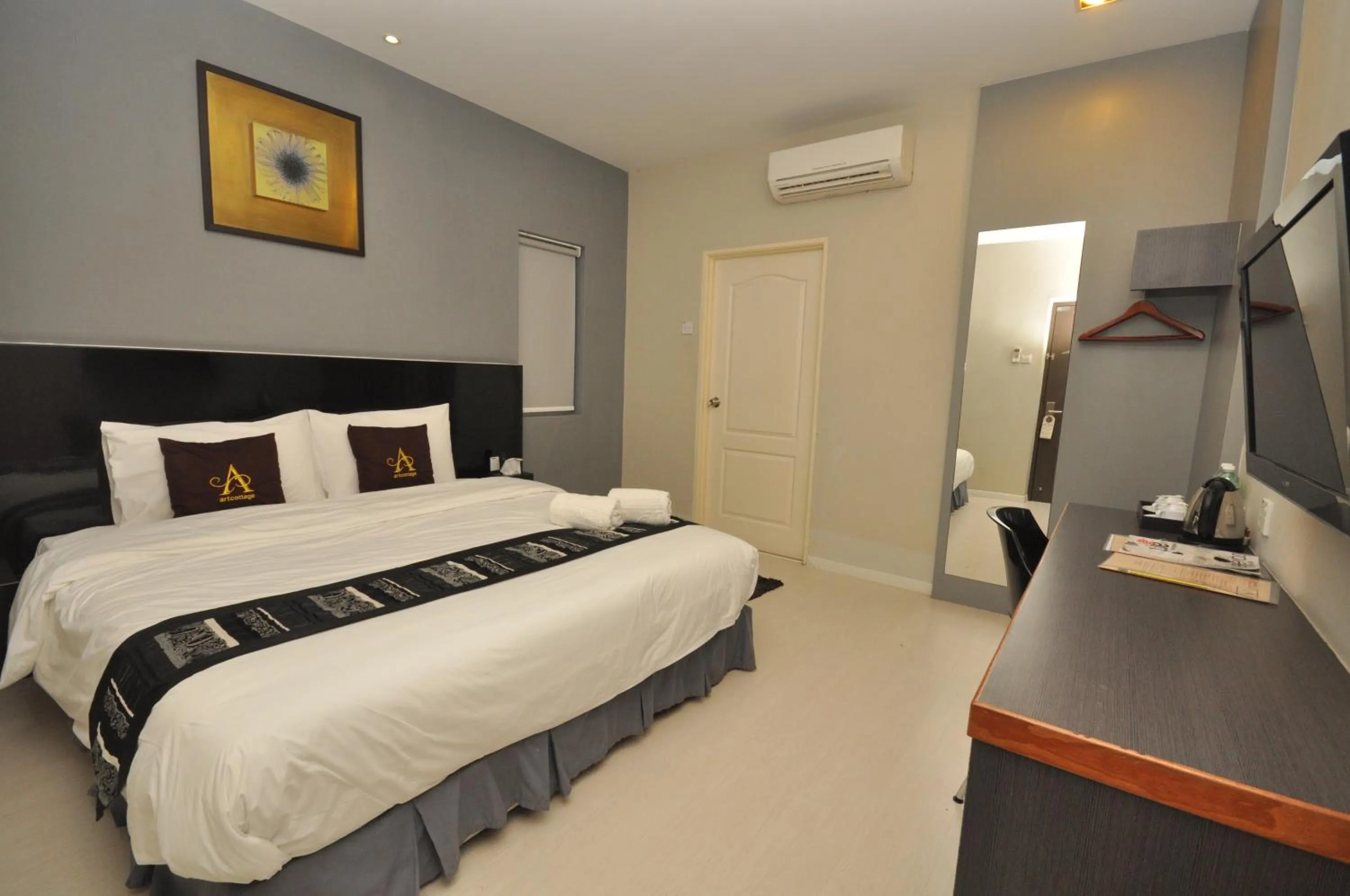 Bed in Art Cottage Hotel