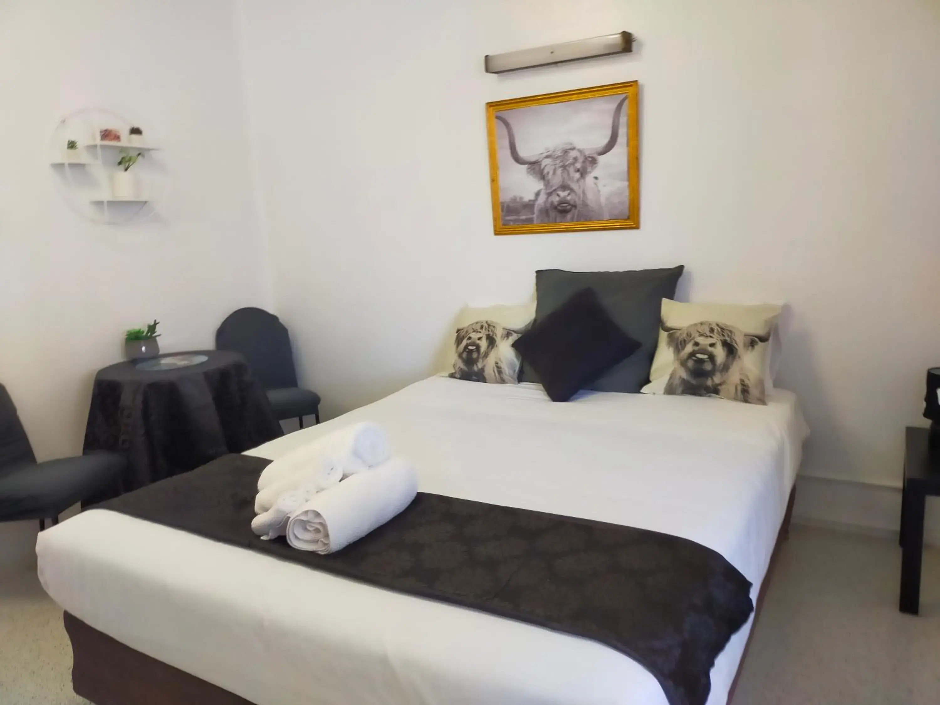 Deluxe Queen Room in Nationwide Motel Deluxe Queen Room in Nationwide Motel