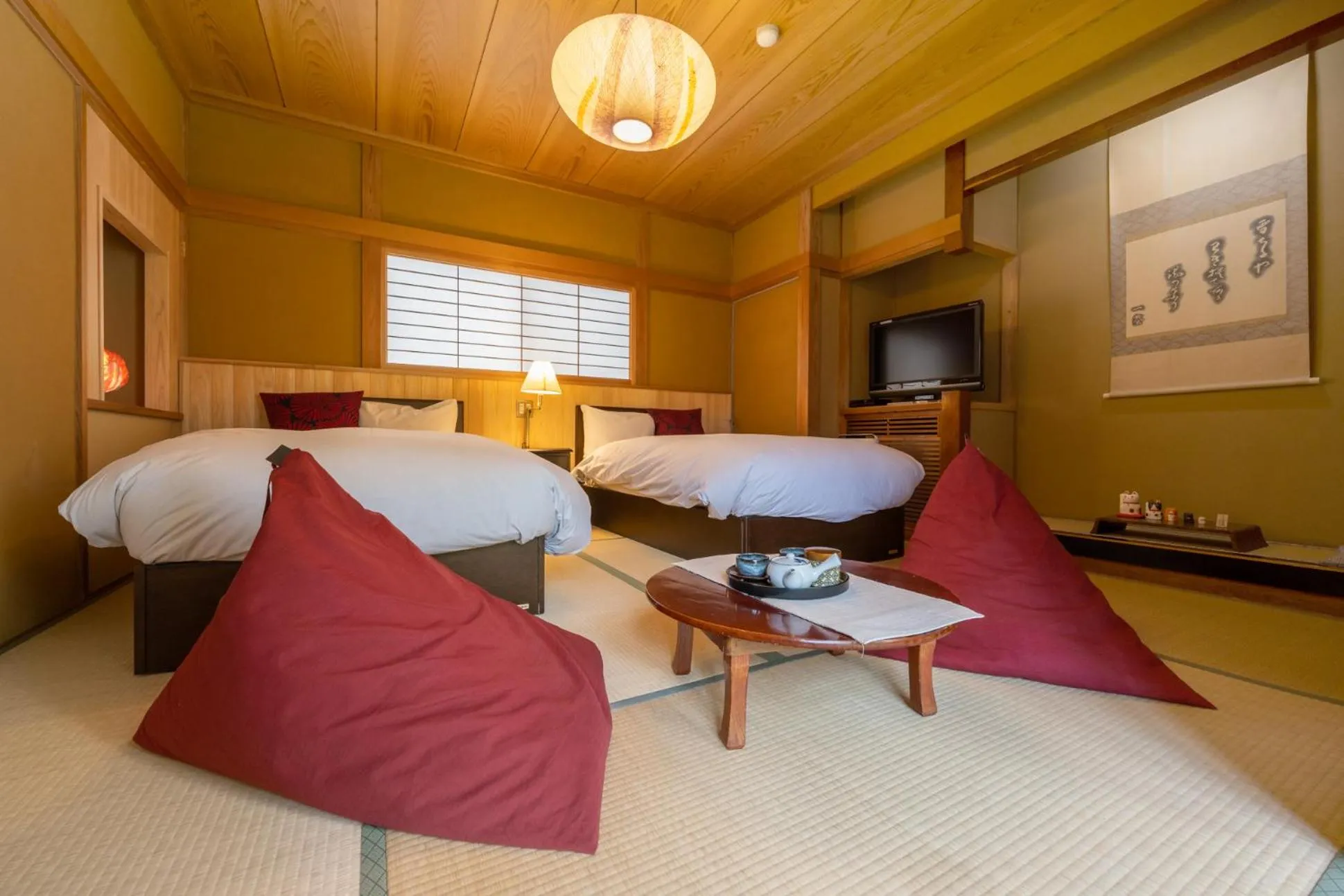 Photo of the whole room, Bed in Kamei no Yu