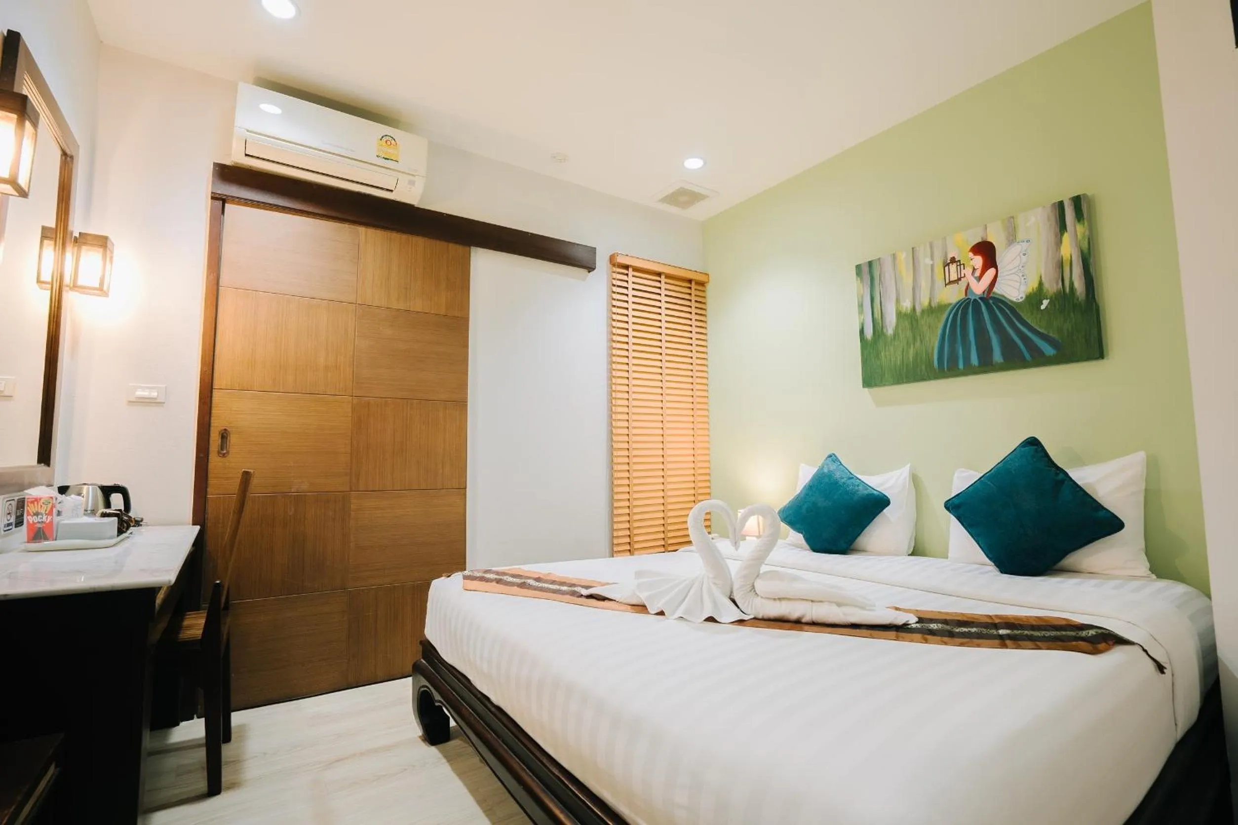 Photo of the whole room, Bed in Le Canal Boutique House