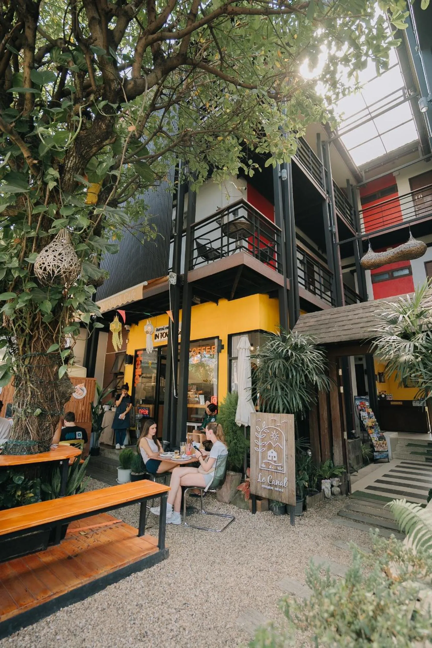 Restaurant/places to eat in Le Canal Boutique House