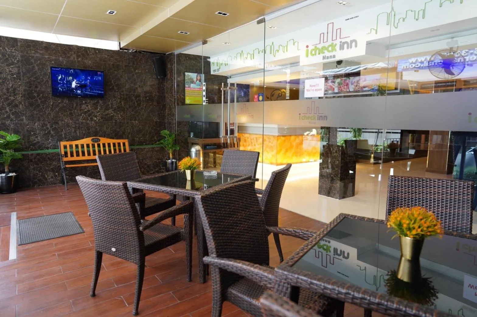 Seating area in iCheck inn Nana by Aspira