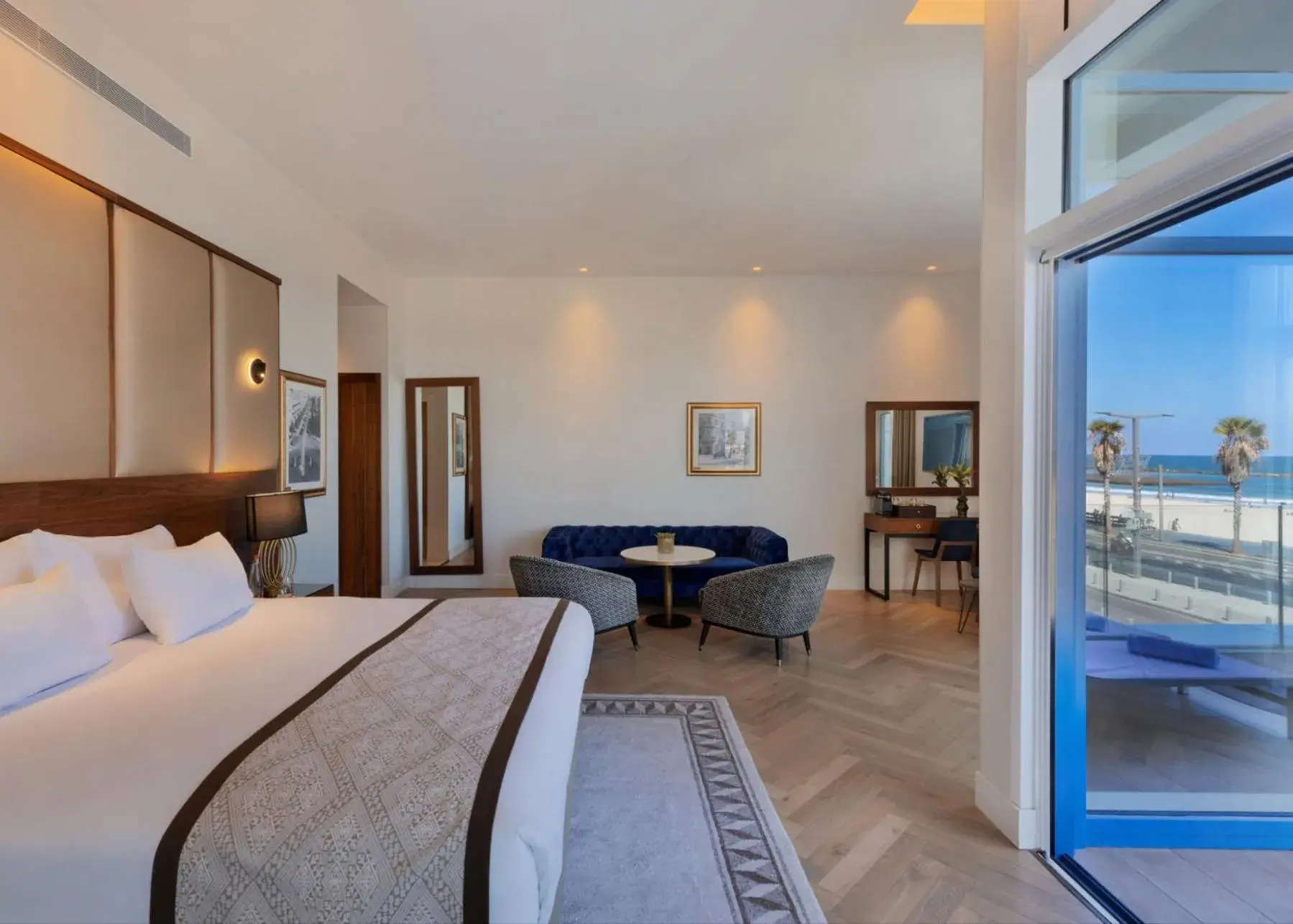 Suite - single occupancy in Herbert Samuel Opera Tel Aviv Suite - single occupancy in Herbert Samuel Opera Tel Aviv