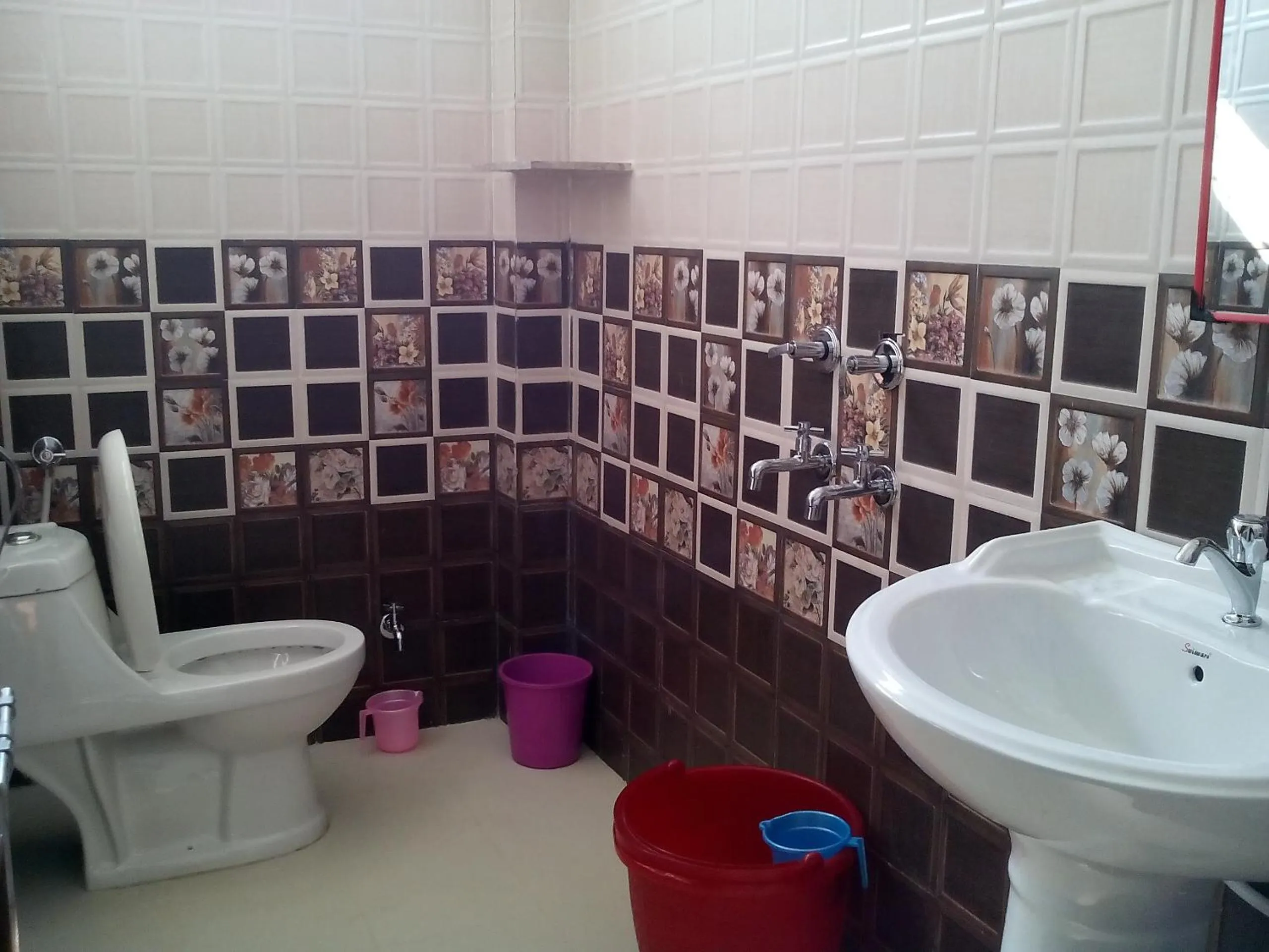 Bathroom in Keshav Palace -A Family Homestay