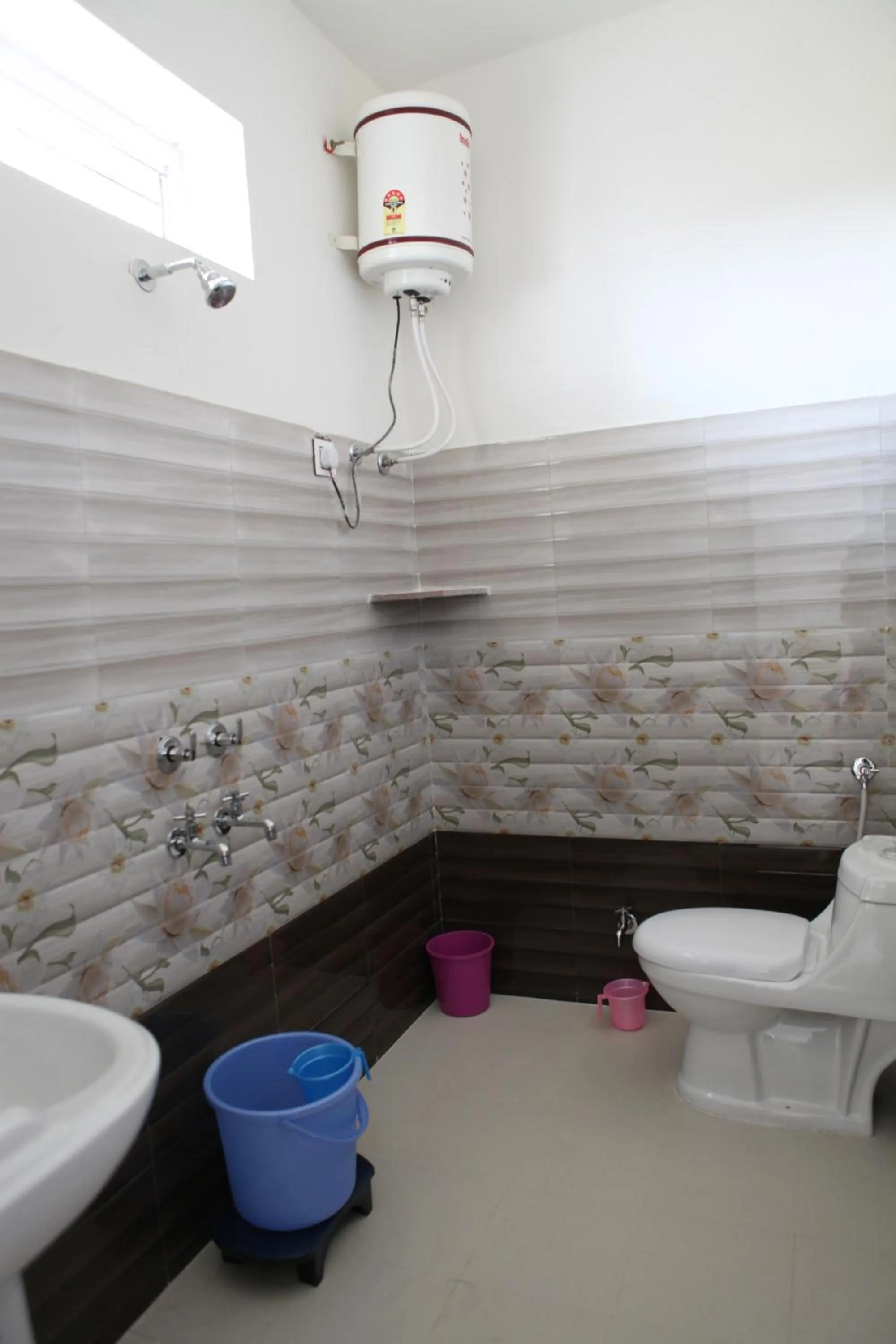 Bathroom in Keshav Palace -A Family Homestay