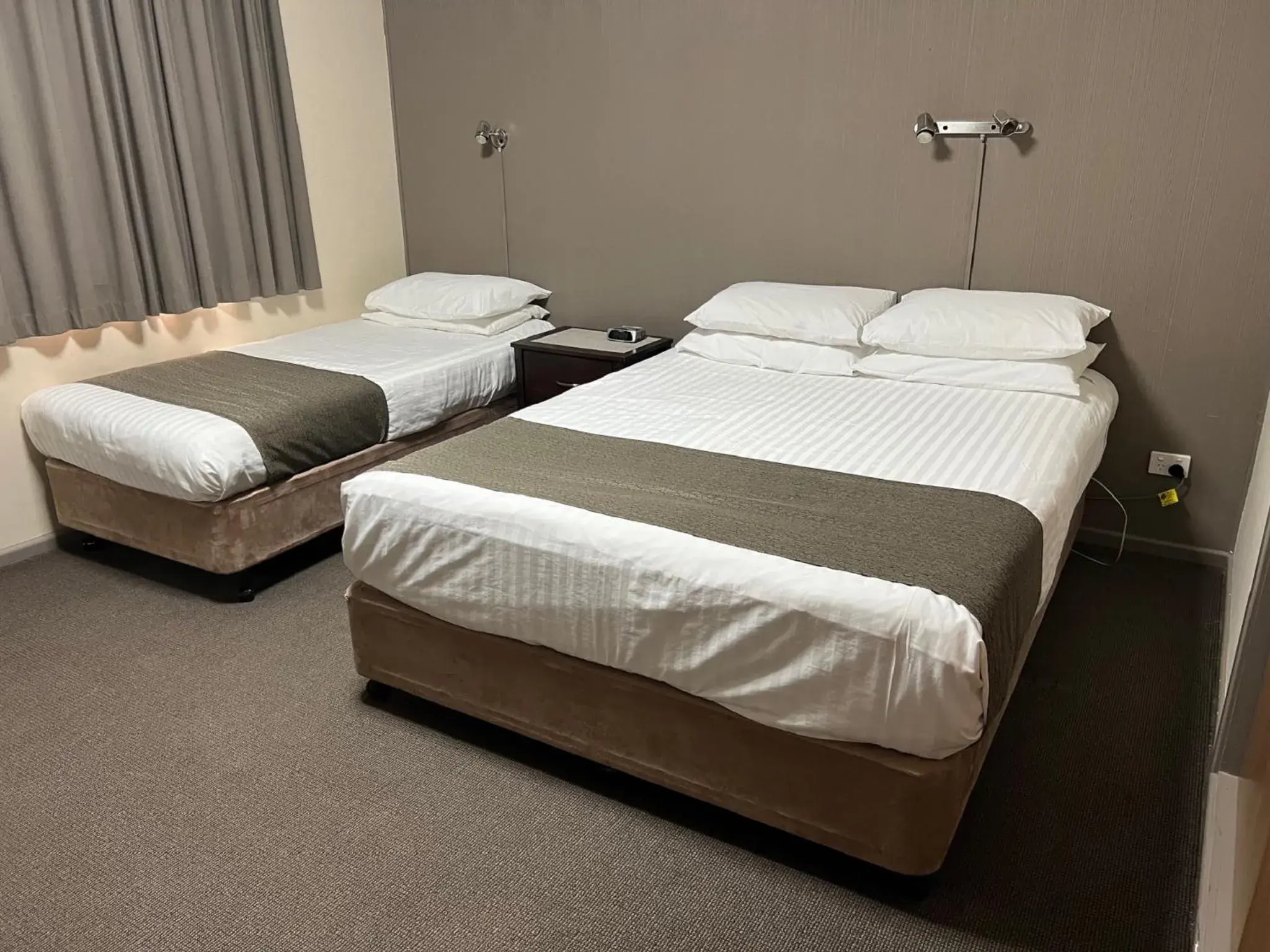 Standard Triple Room in Argosy Motor Inn Standard Triple Room in Argosy Motor Inn