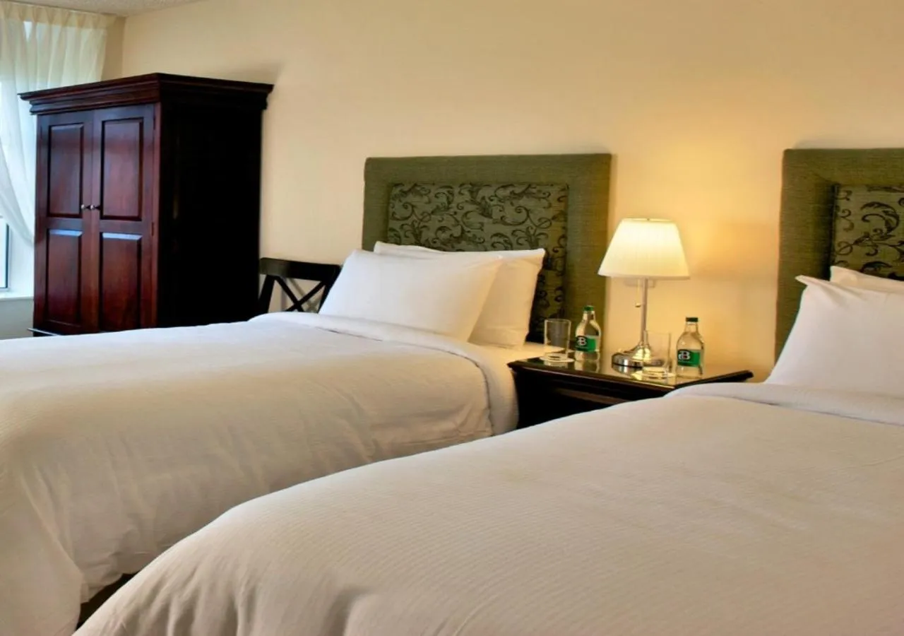 Bedroom in Walter Raleigh Hotel