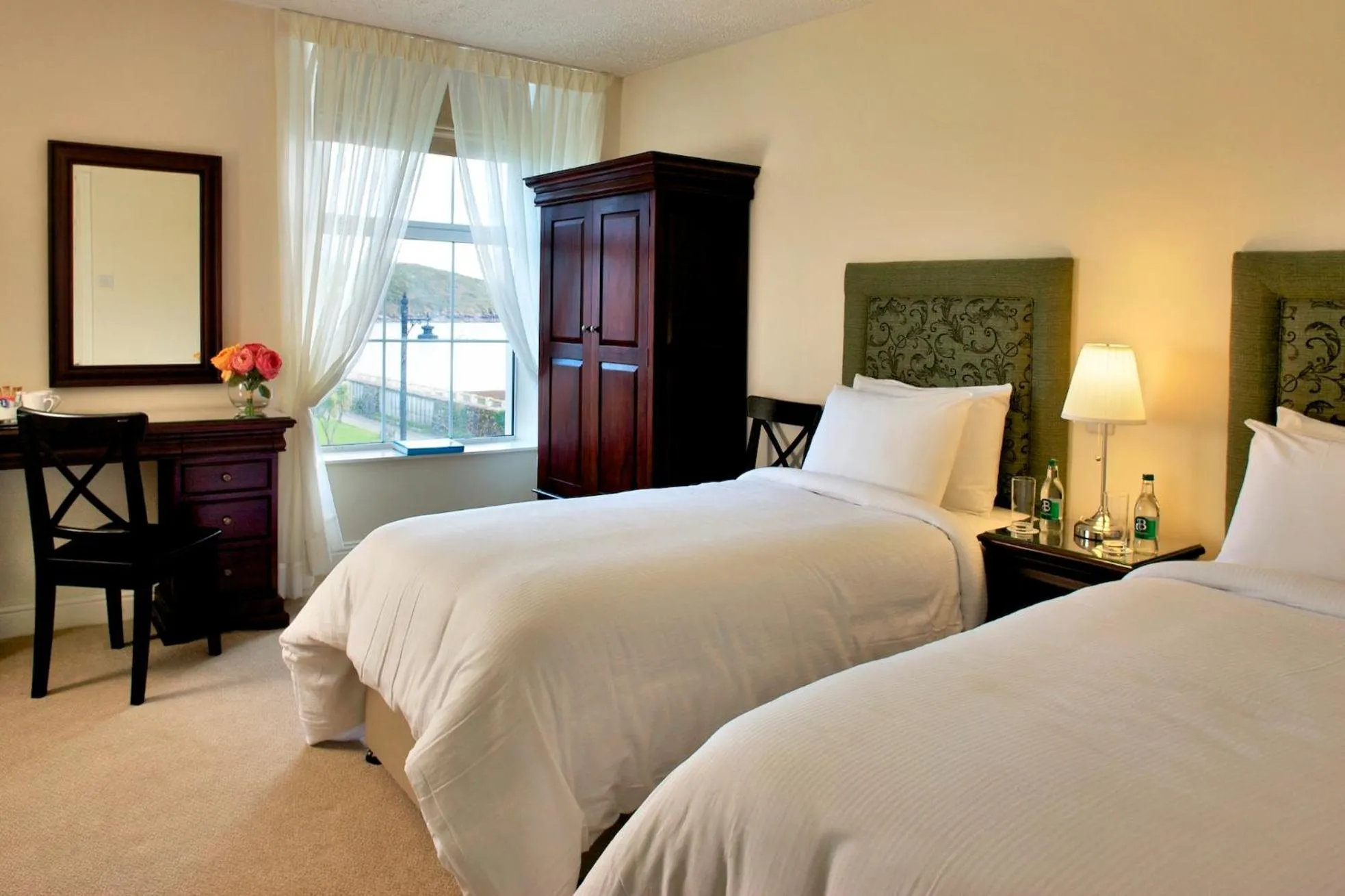 Photo of the whole room in Walter Raleigh Hotel