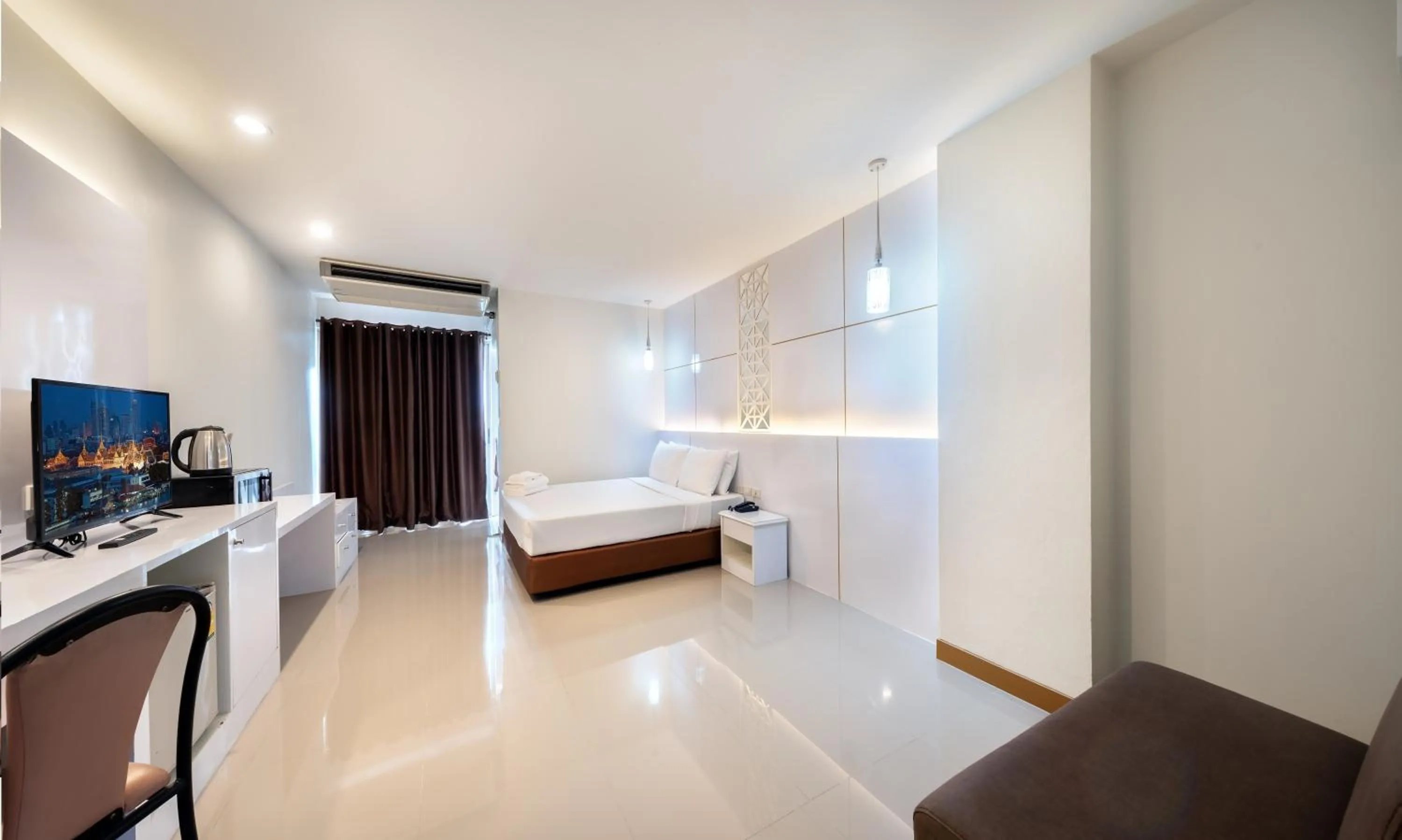 Bed in The Legacy Convention Hotel