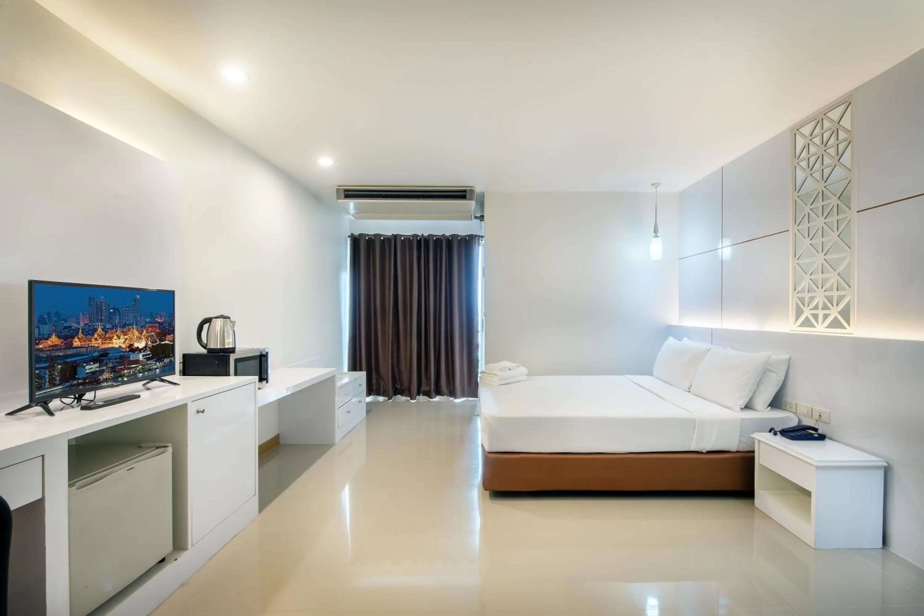 Bed in The Legacy Convention Hotel