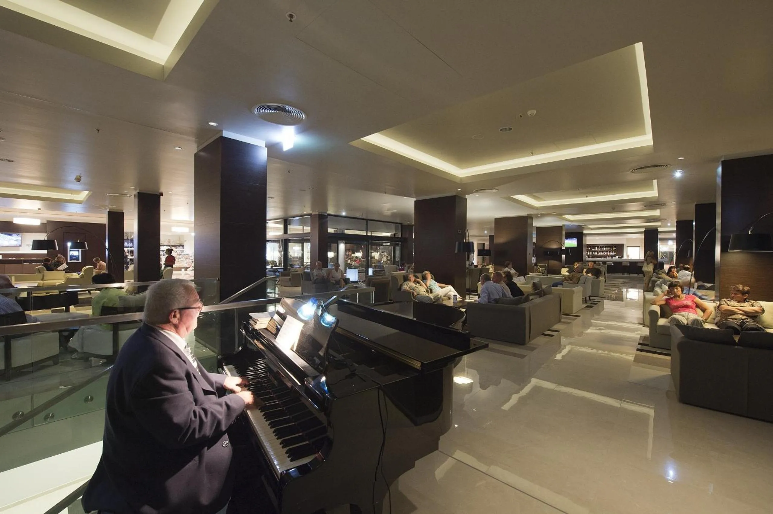 Lounge or bar in Hotel Parentium Plava Laguna