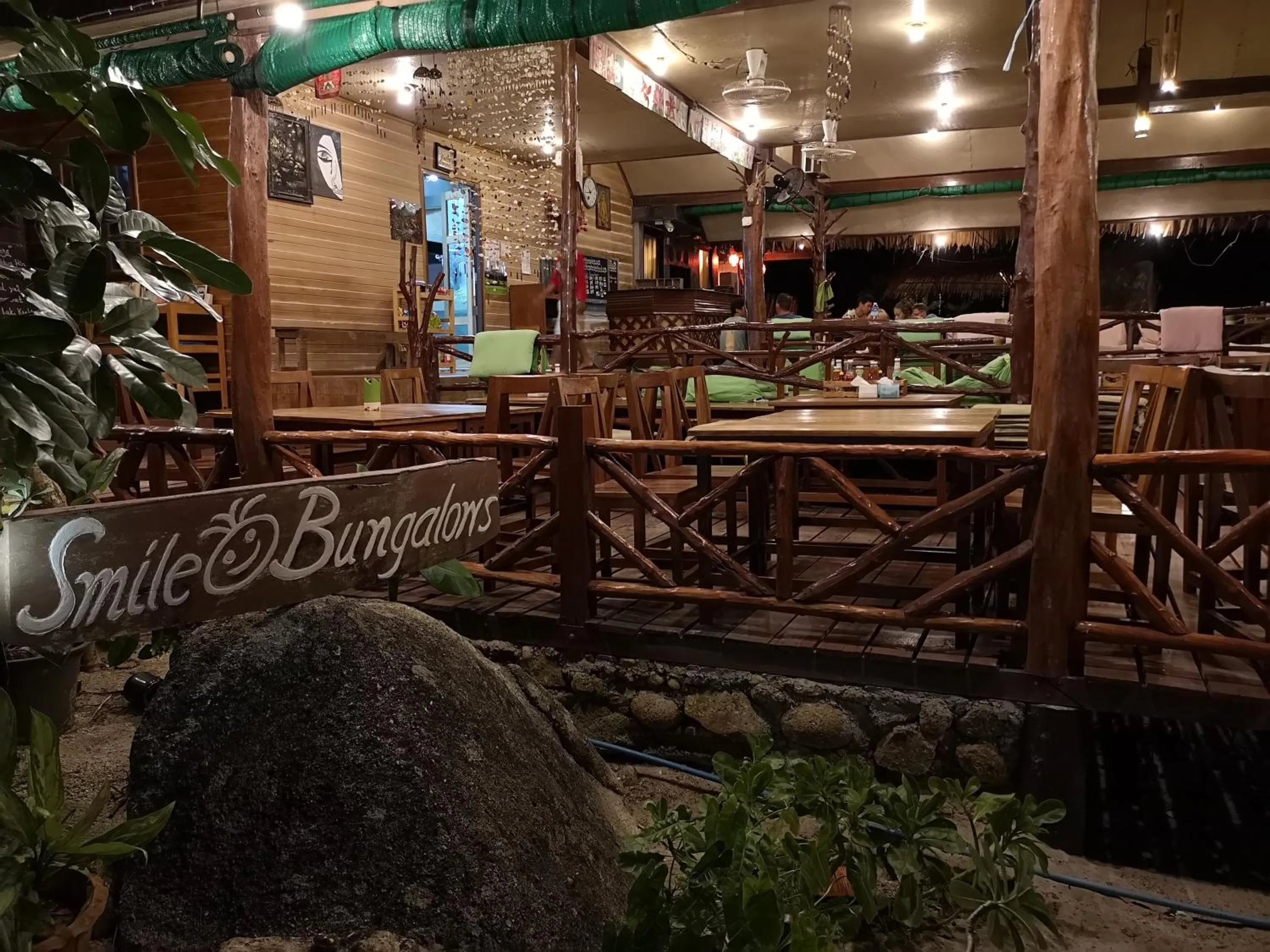 Restaurant/places to eat in Smile Bungalow Bottle Beach