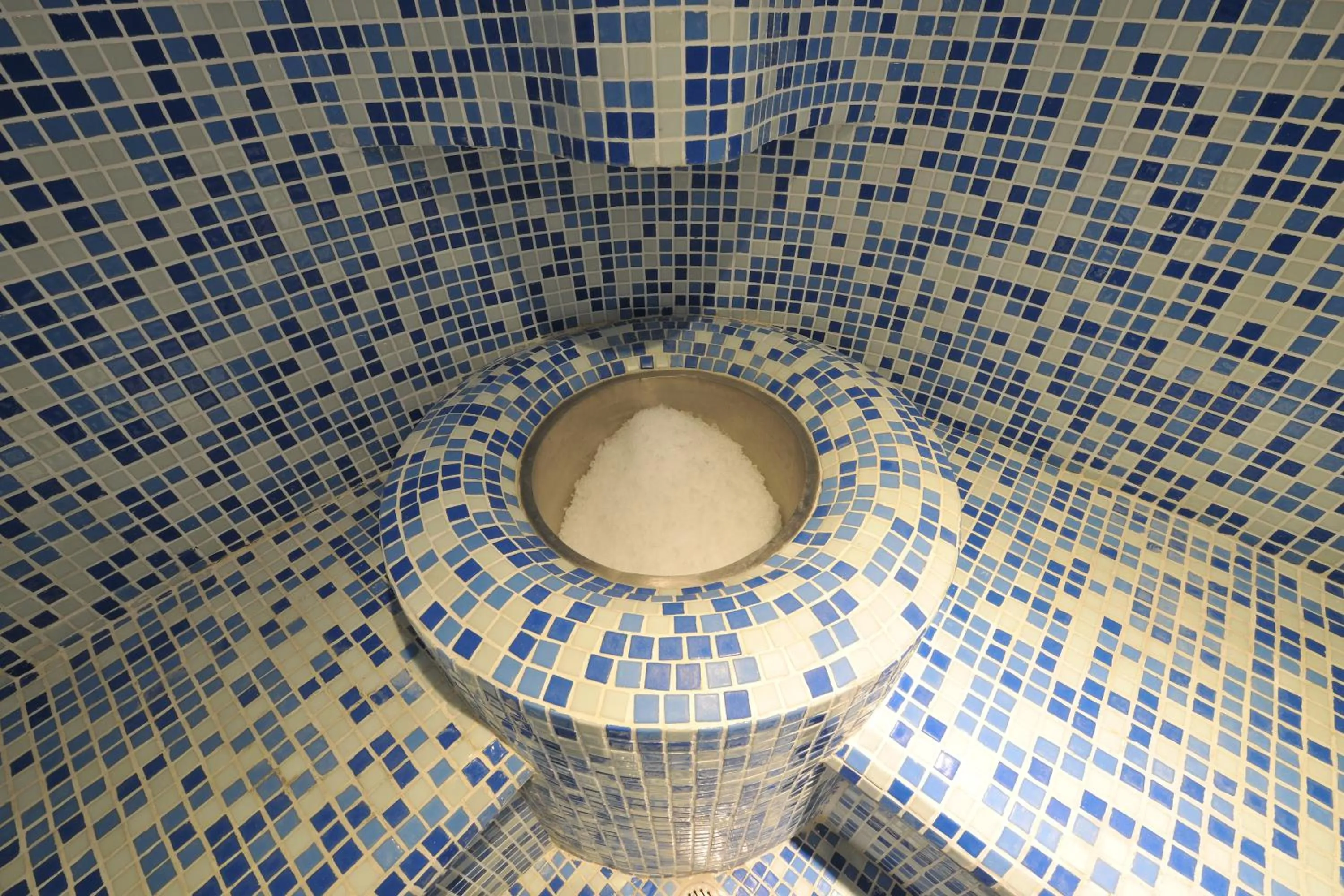 Steam room in El Resort Hotel