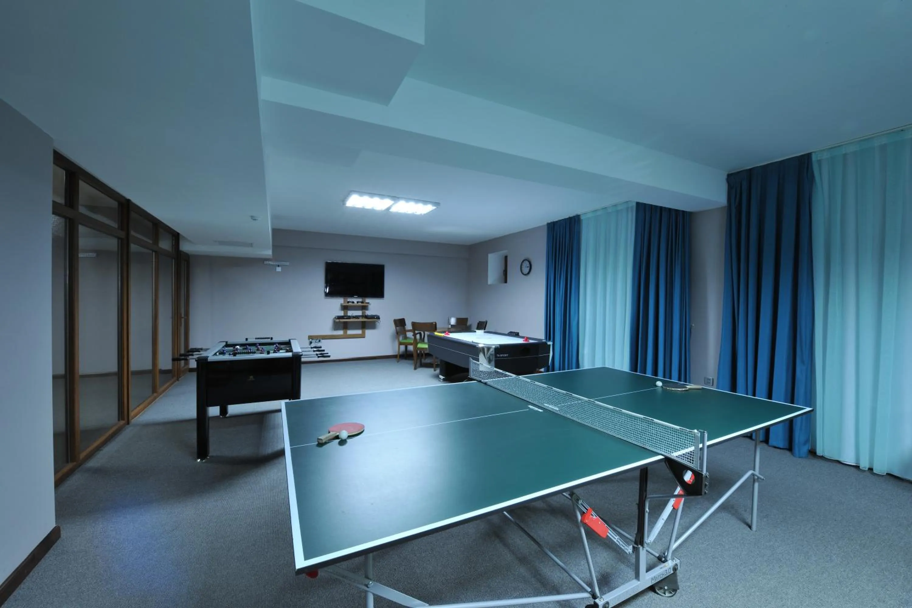Table tennis in El Resort Hotel