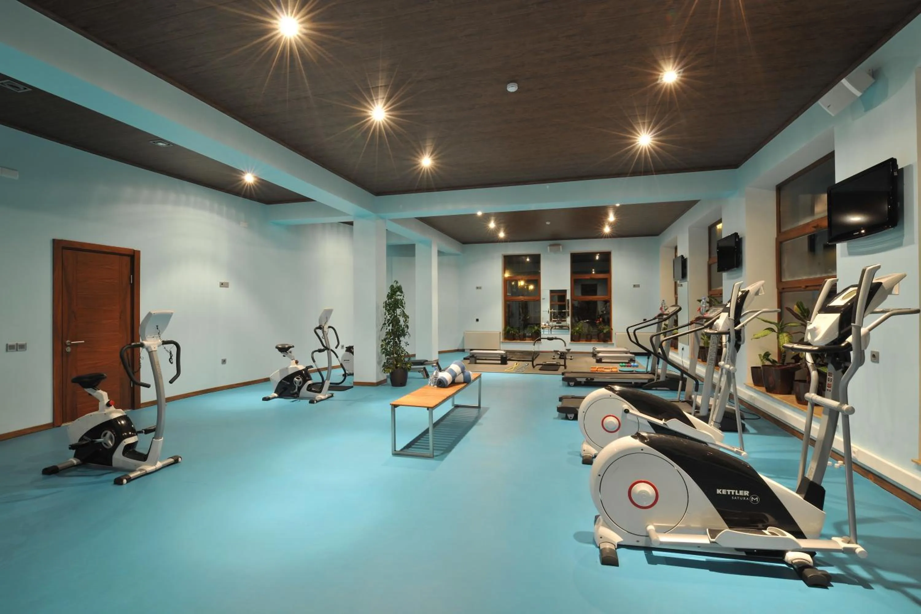 Fitness centre/facilities in El Resort Hotel