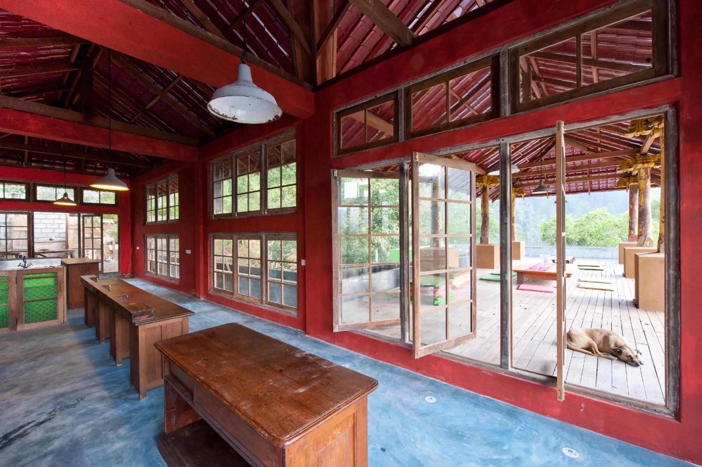 Communal kitchen in The Kandy Samadhicentre