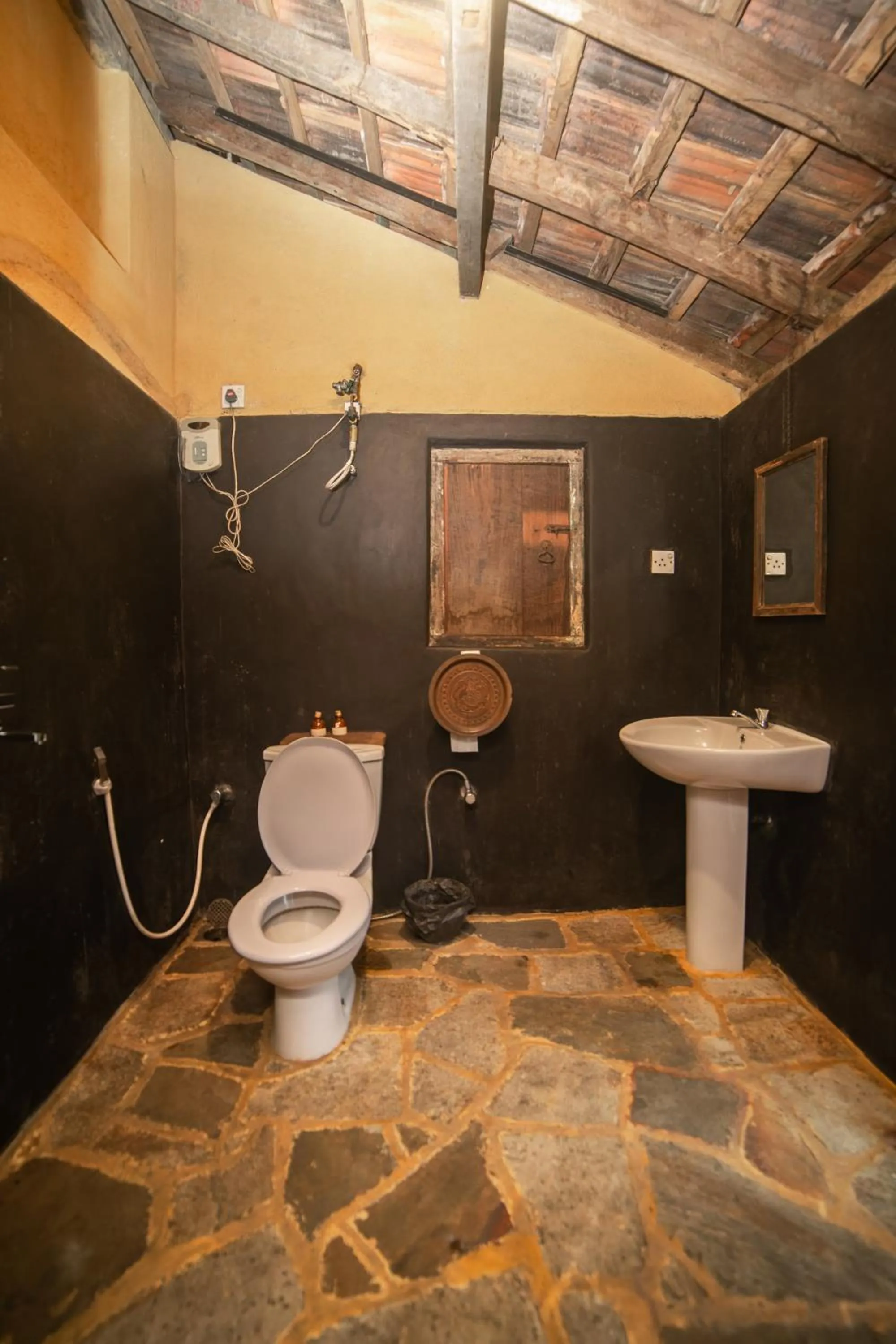 Toilet in The Kandy Samadhicentre