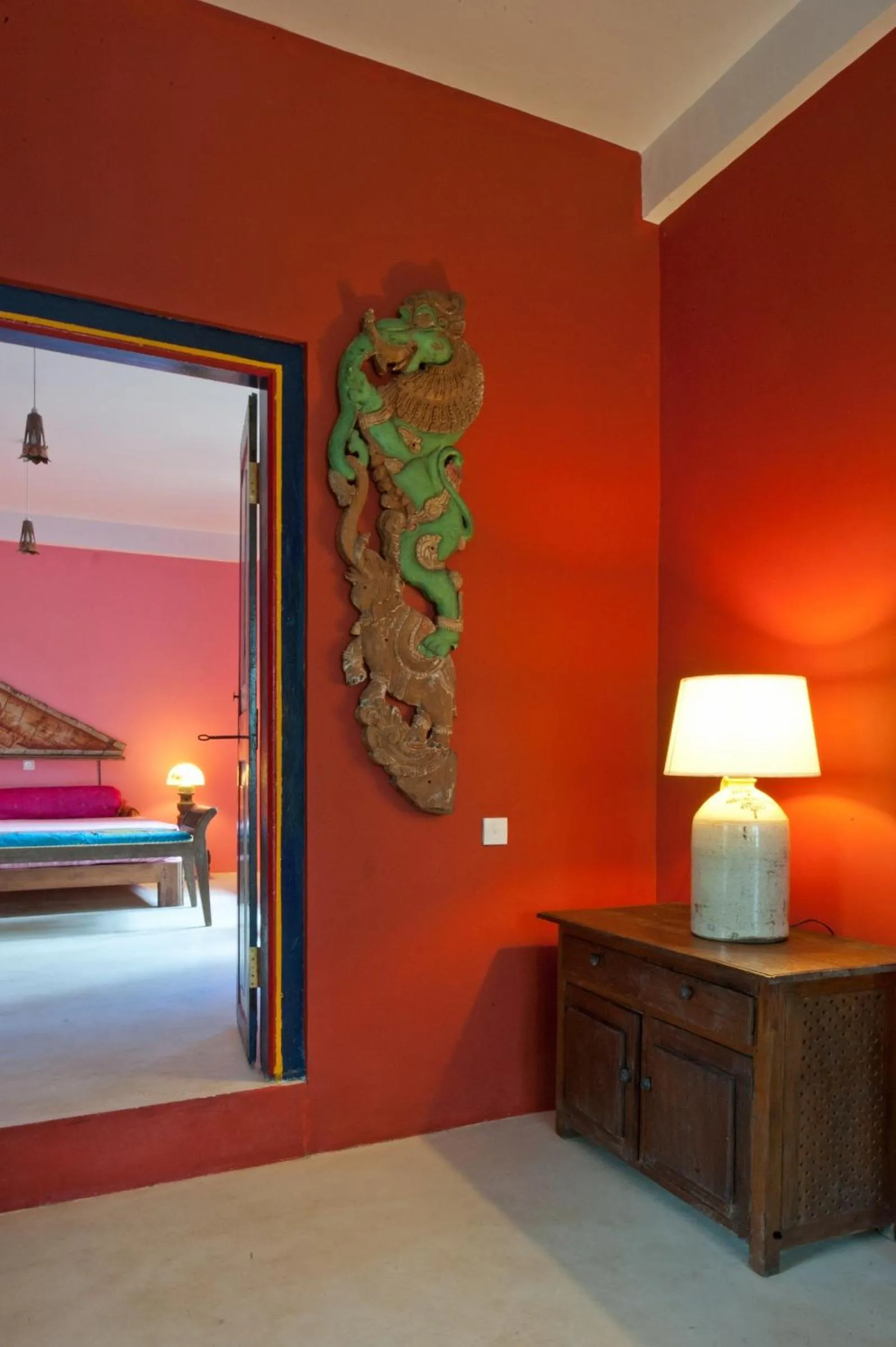 Decorative detail, Bed in The Kandy Samadhicentre