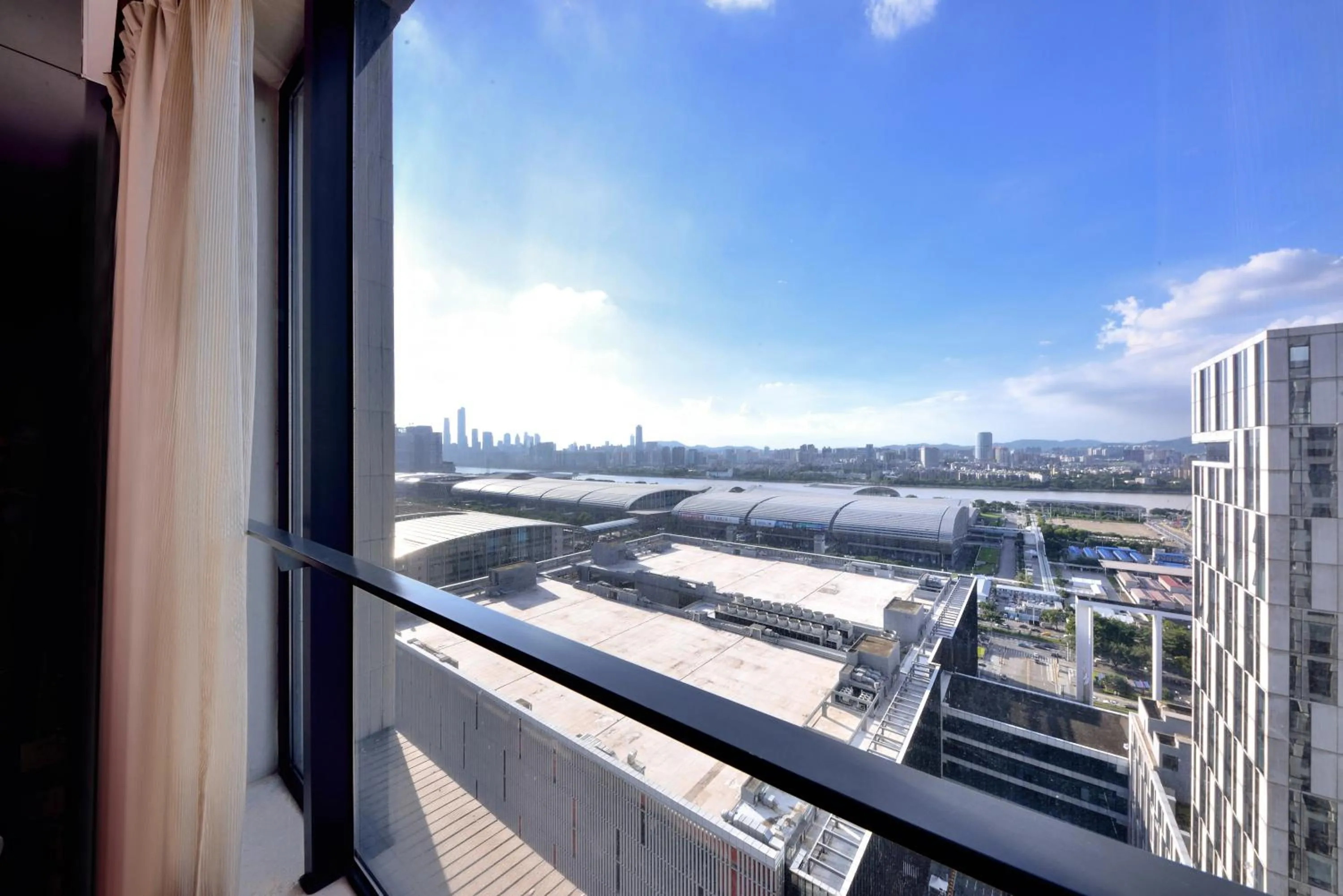 Day in HeeFun Apartment GZ -Poly World Trading Center