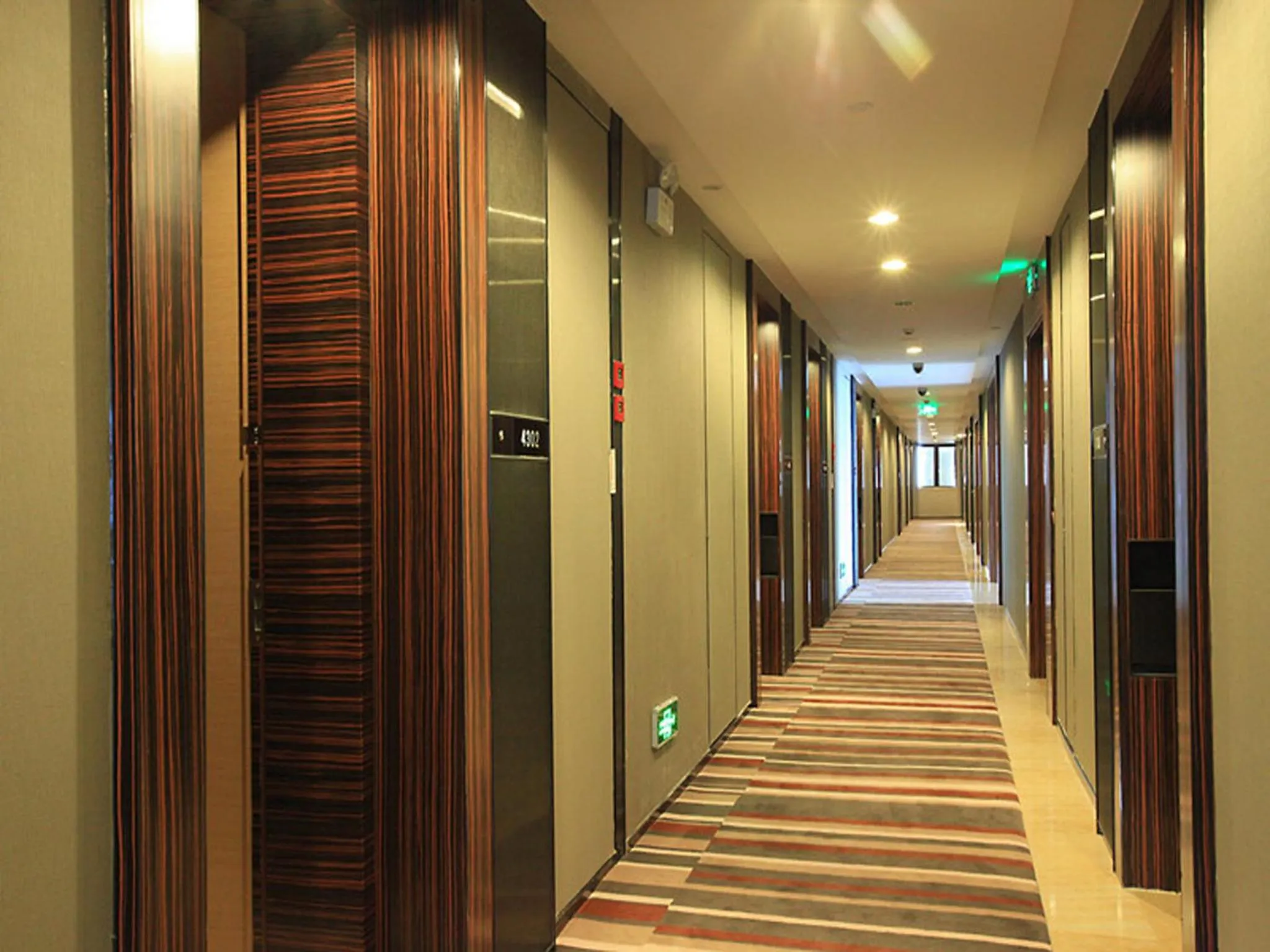 Other in HeeFun Apartment GZ -Poly World Trading Center