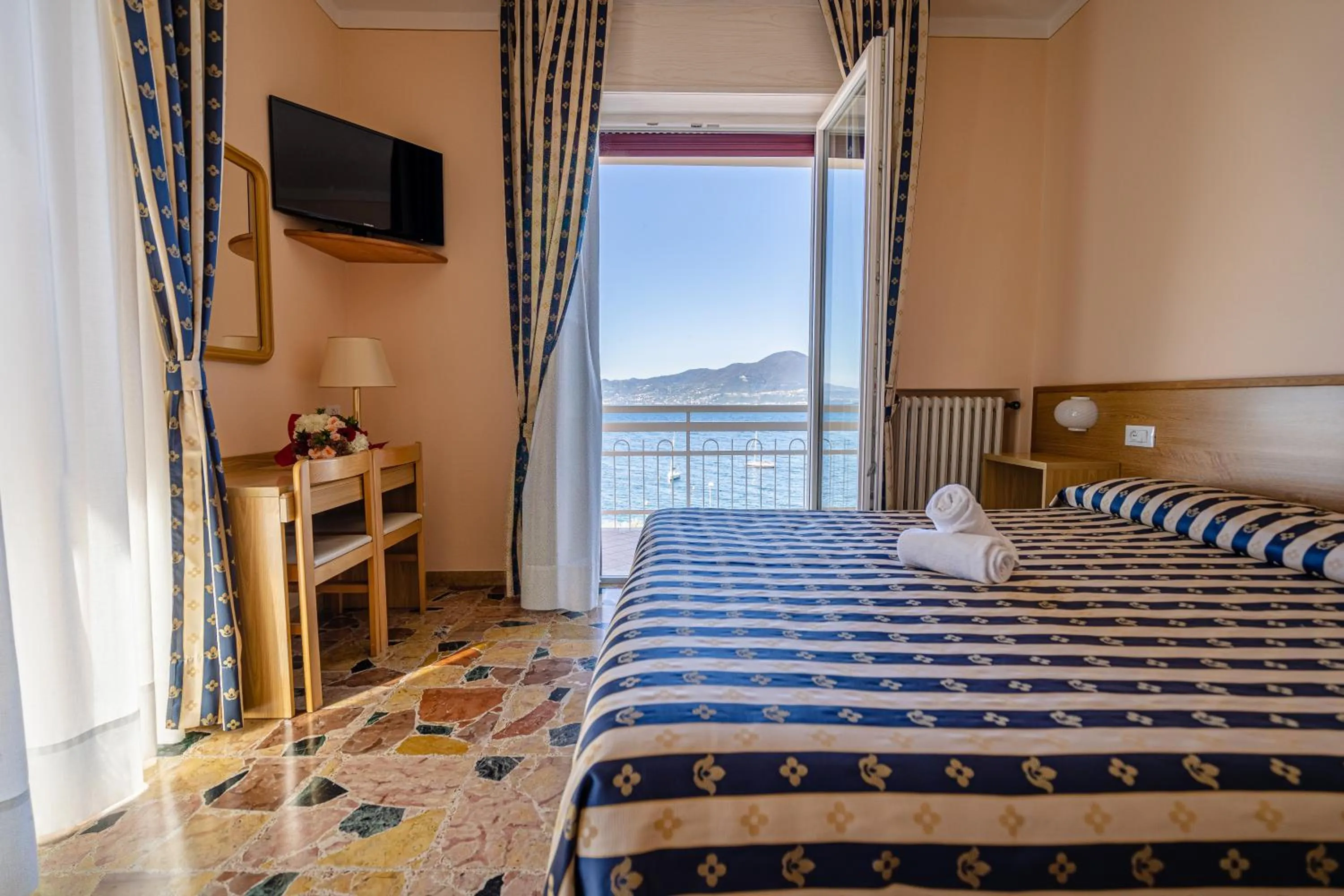 Bed in Hotel Benacus Torri del Benaco