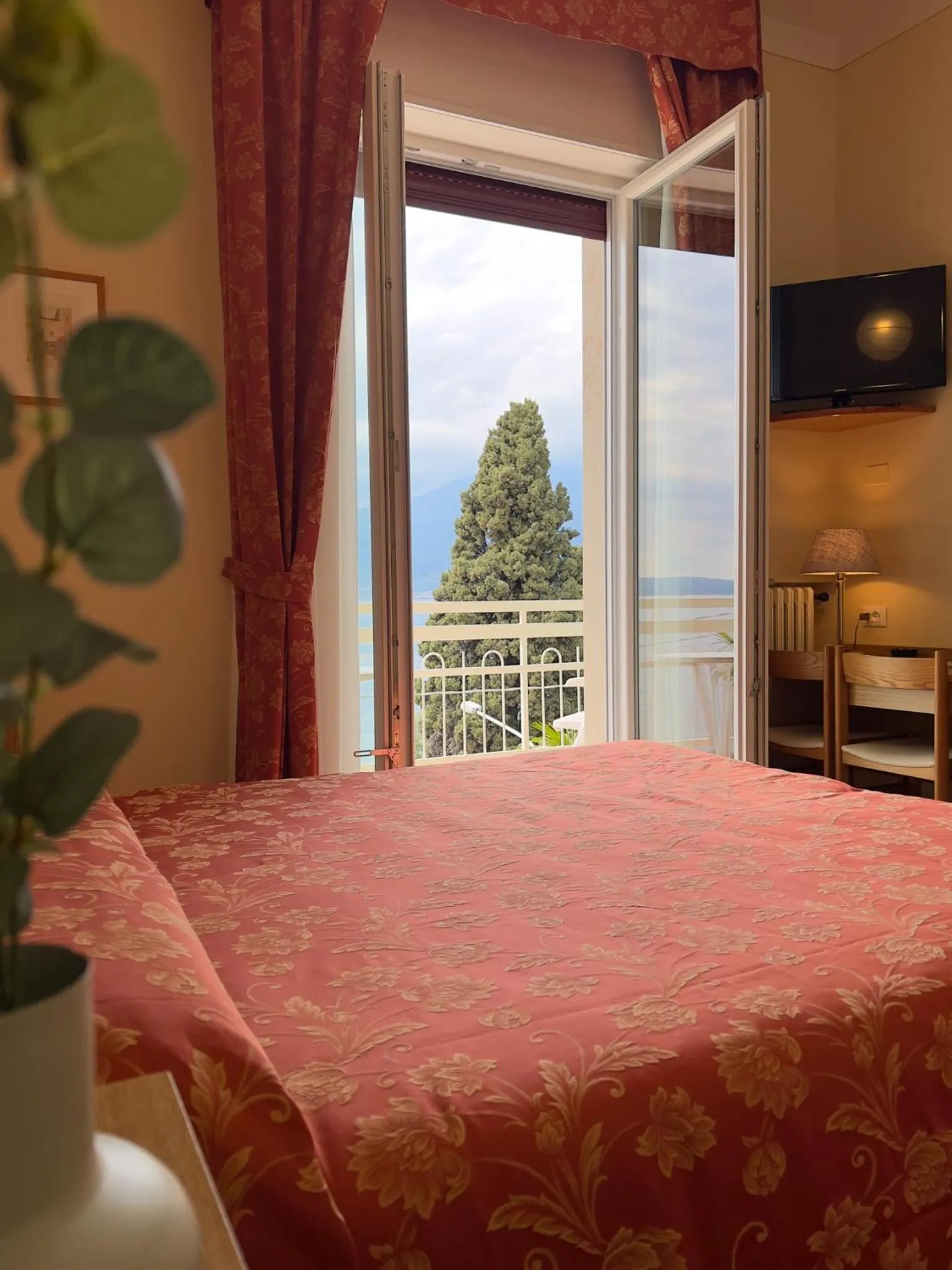 Bed in Hotel Benacus Torri del Benaco