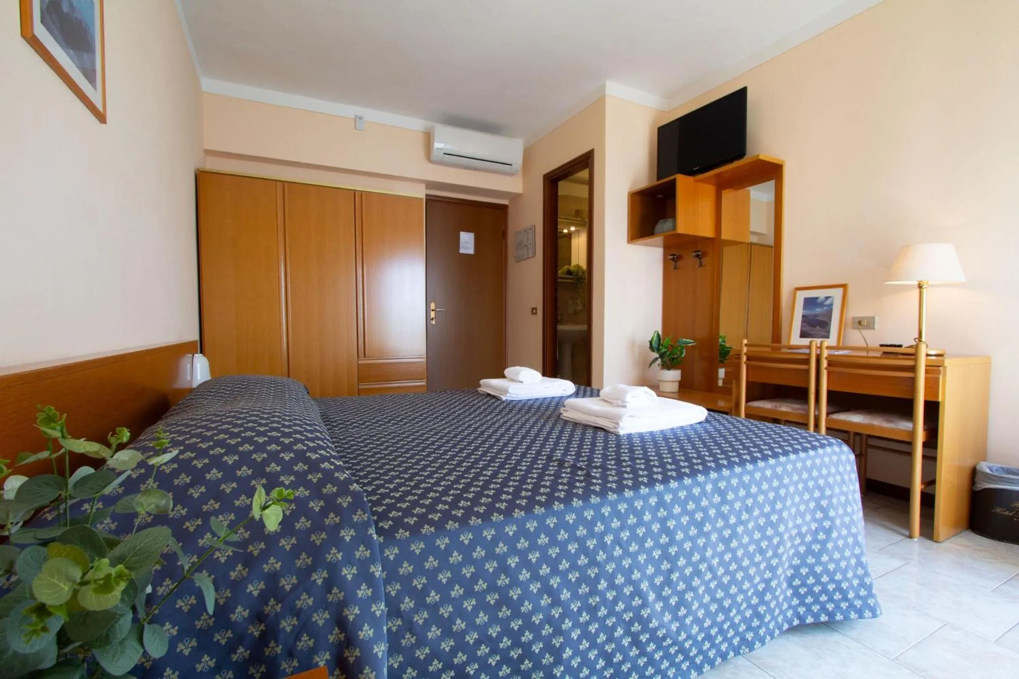 Bed in Hotel Benacus Torri del Benaco