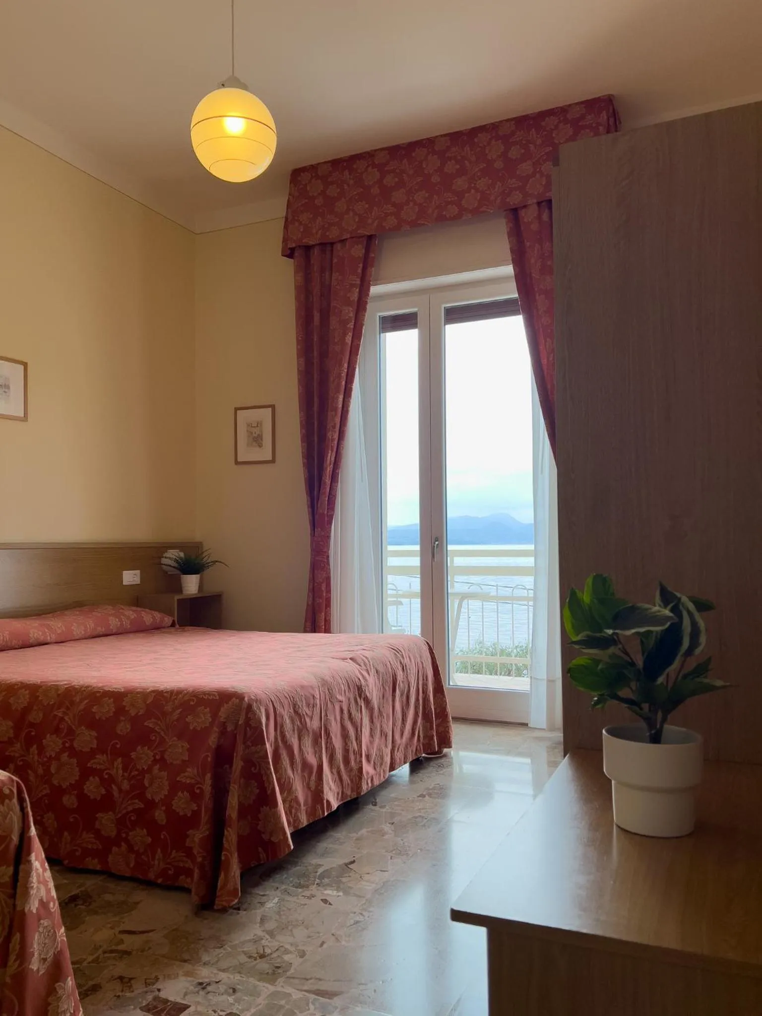 Bed in Hotel Benacus Torri del Benaco