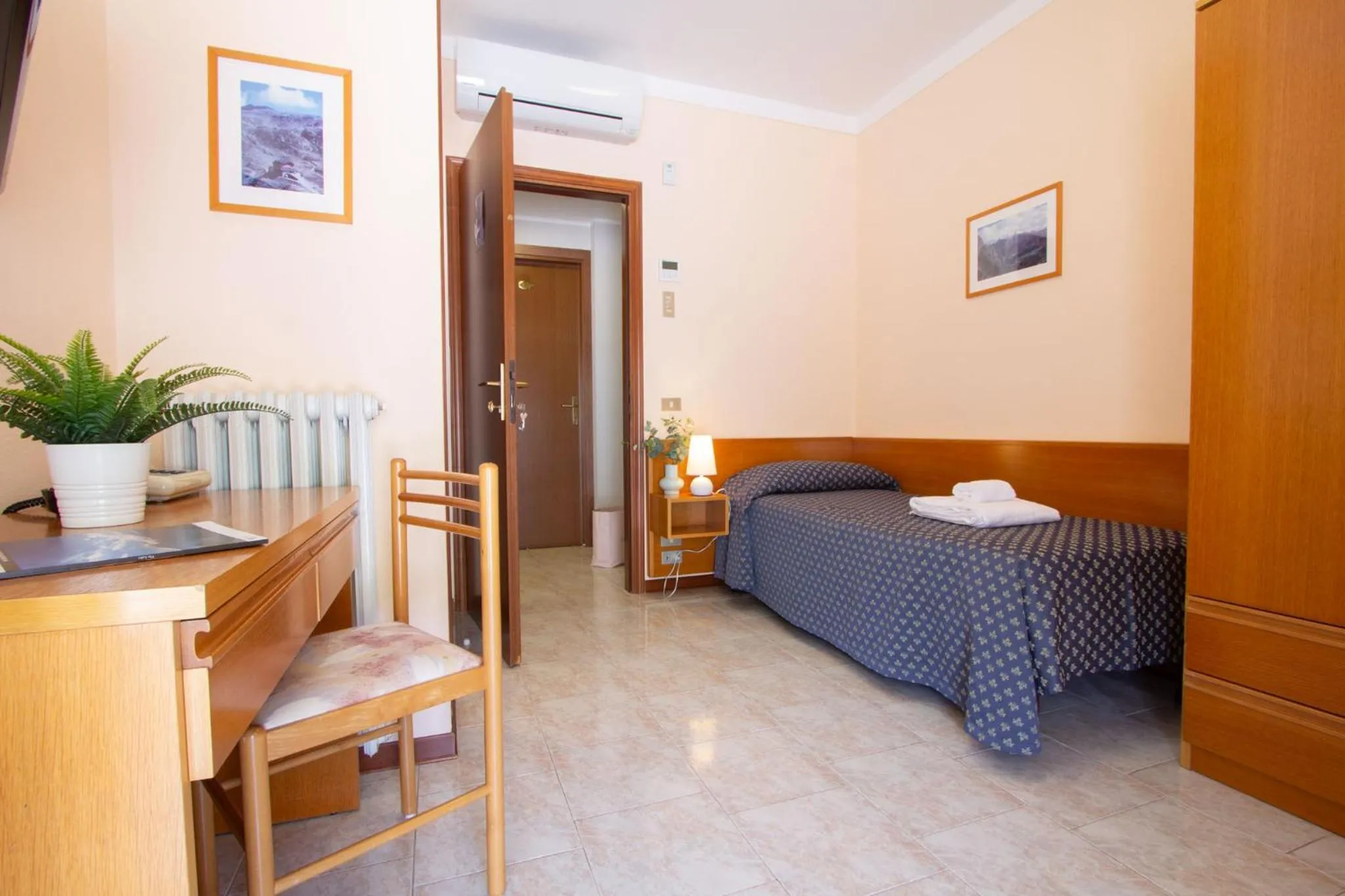 Bed in Hotel Benacus Torri del Benaco