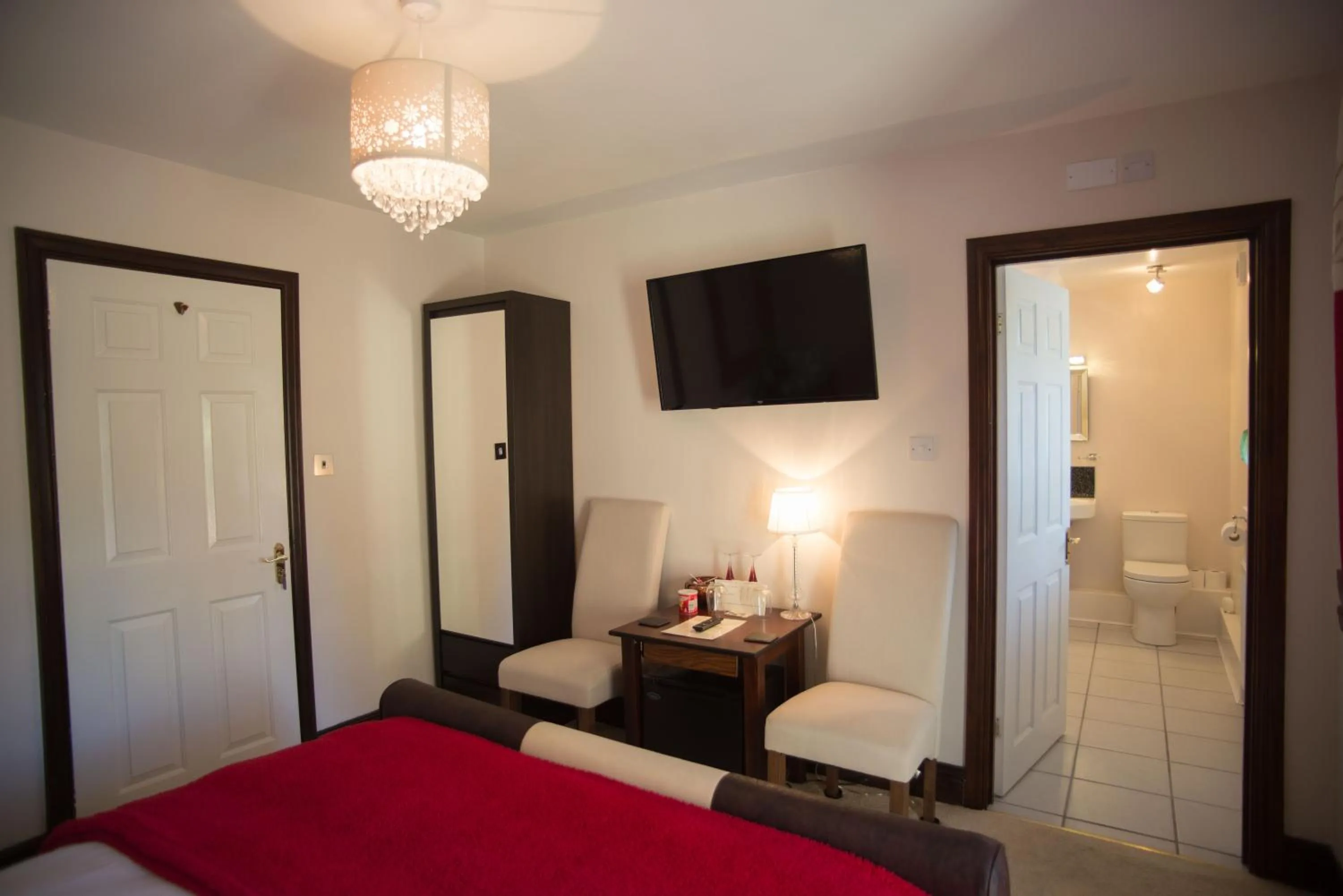 Bed in Birdsong Cottage Bed and Breakfast