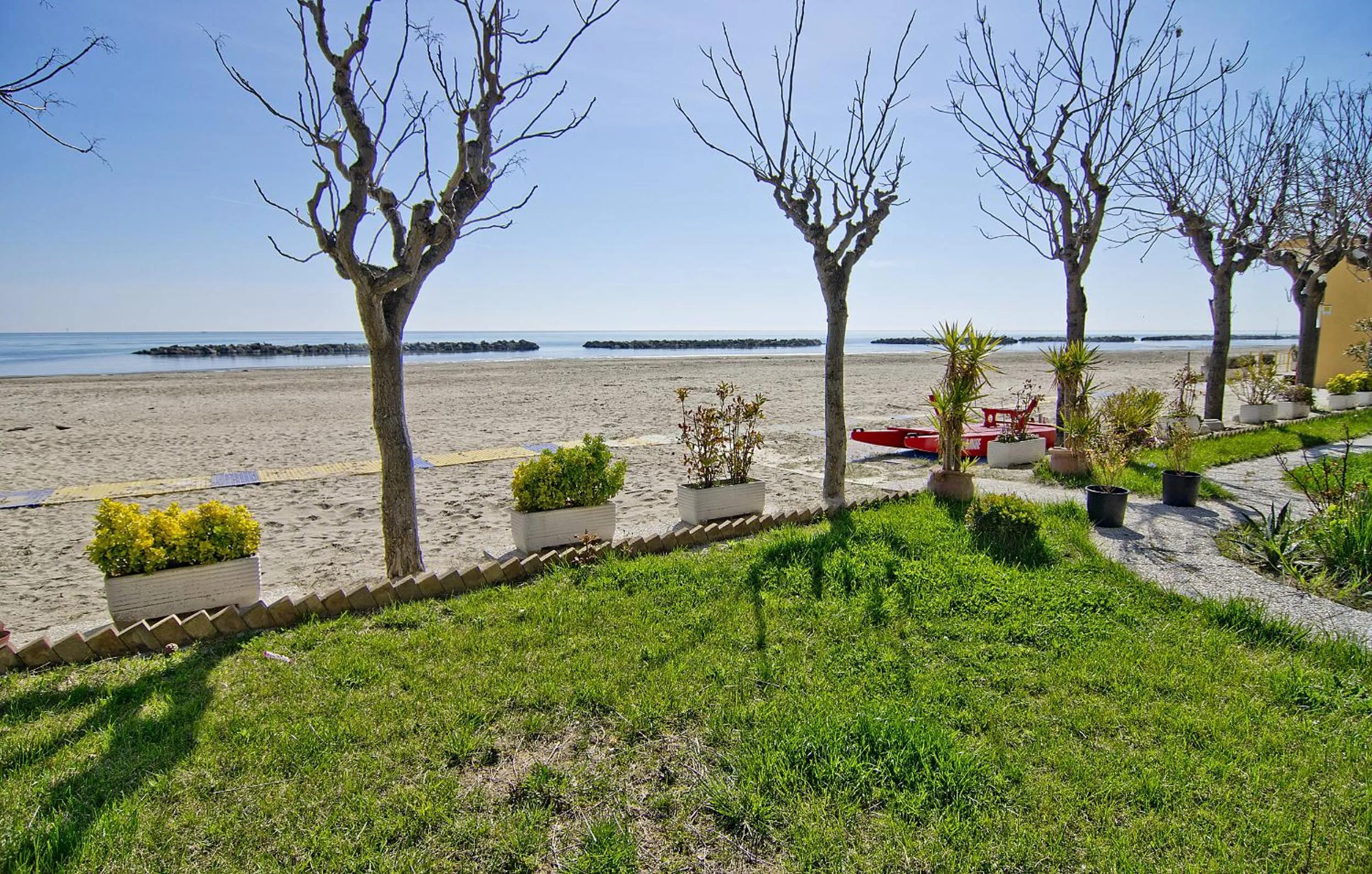 Beach in Hotel Capital