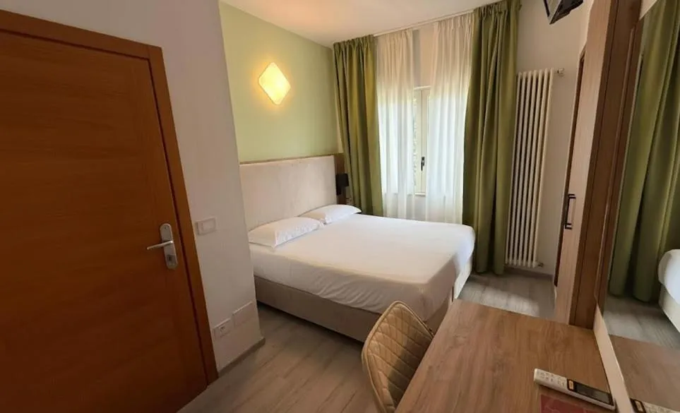 Bedroom, Bed in Hotel Bel Sito Peschiera