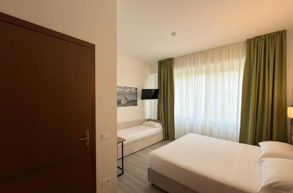 Photo of the whole room, Bed in Hotel Bel Sito Peschiera