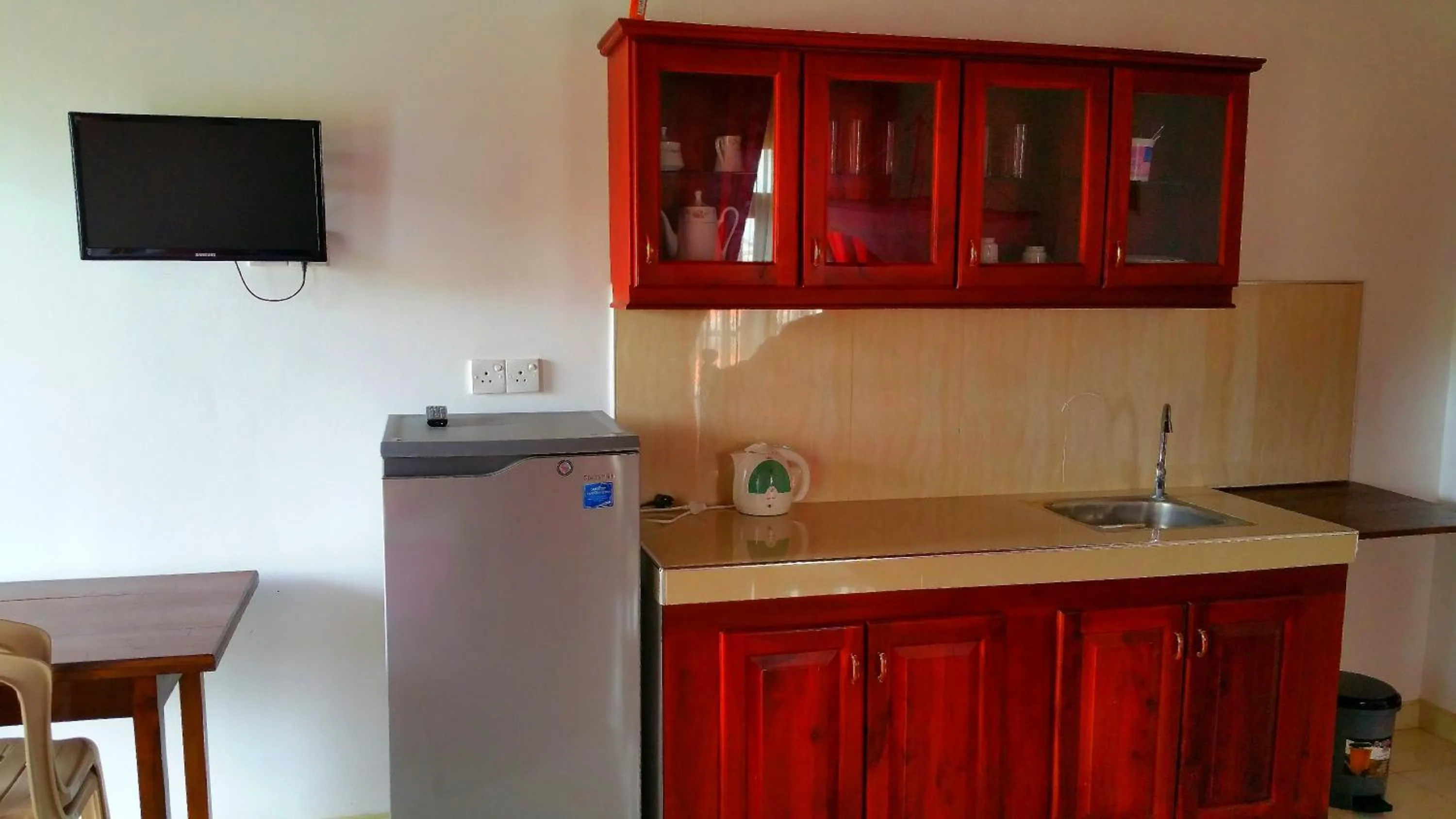 Kitchen or kitchenette in Holiday Fashion Inn