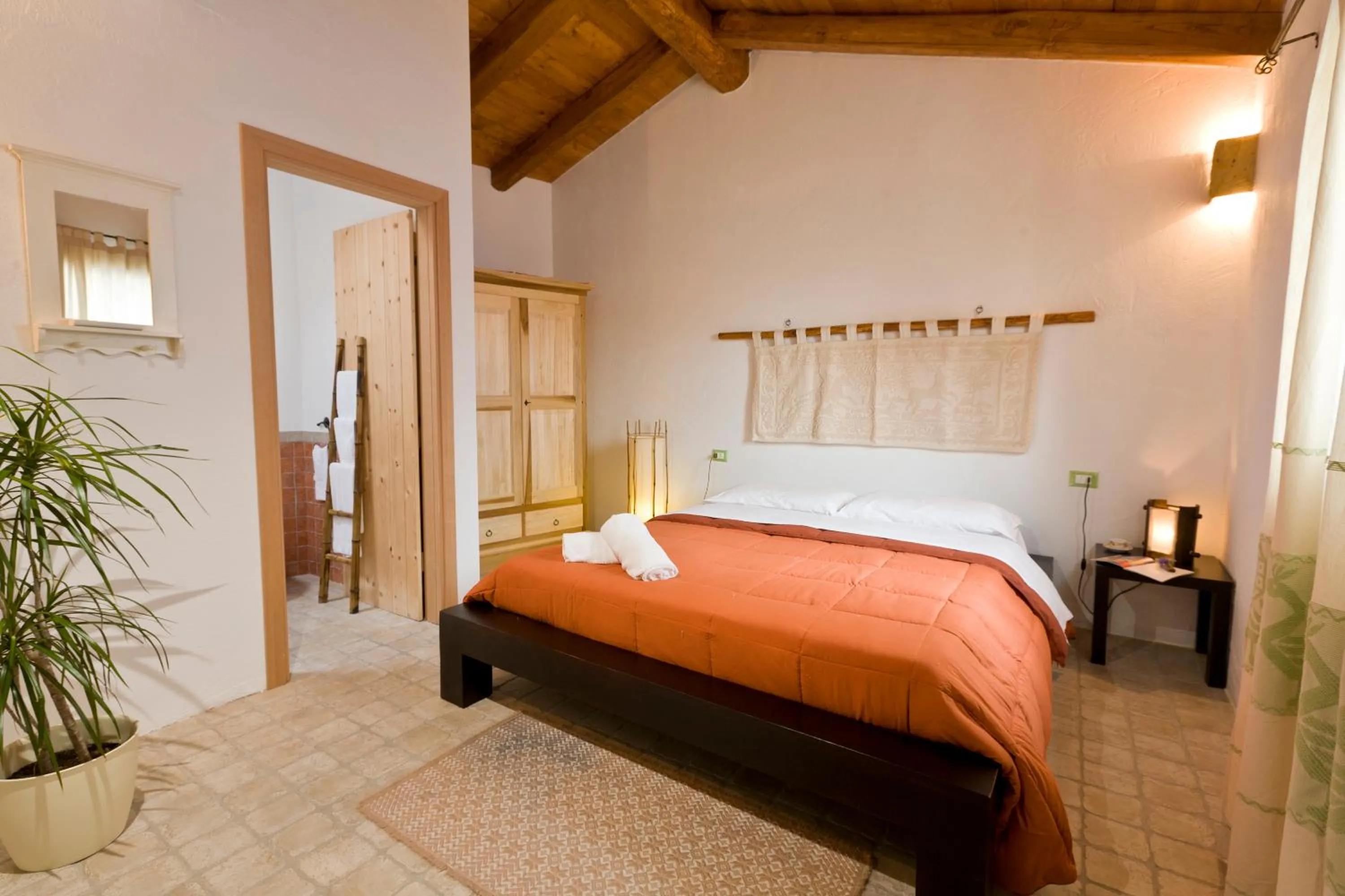 Shower, Bed in B&B Stentadì