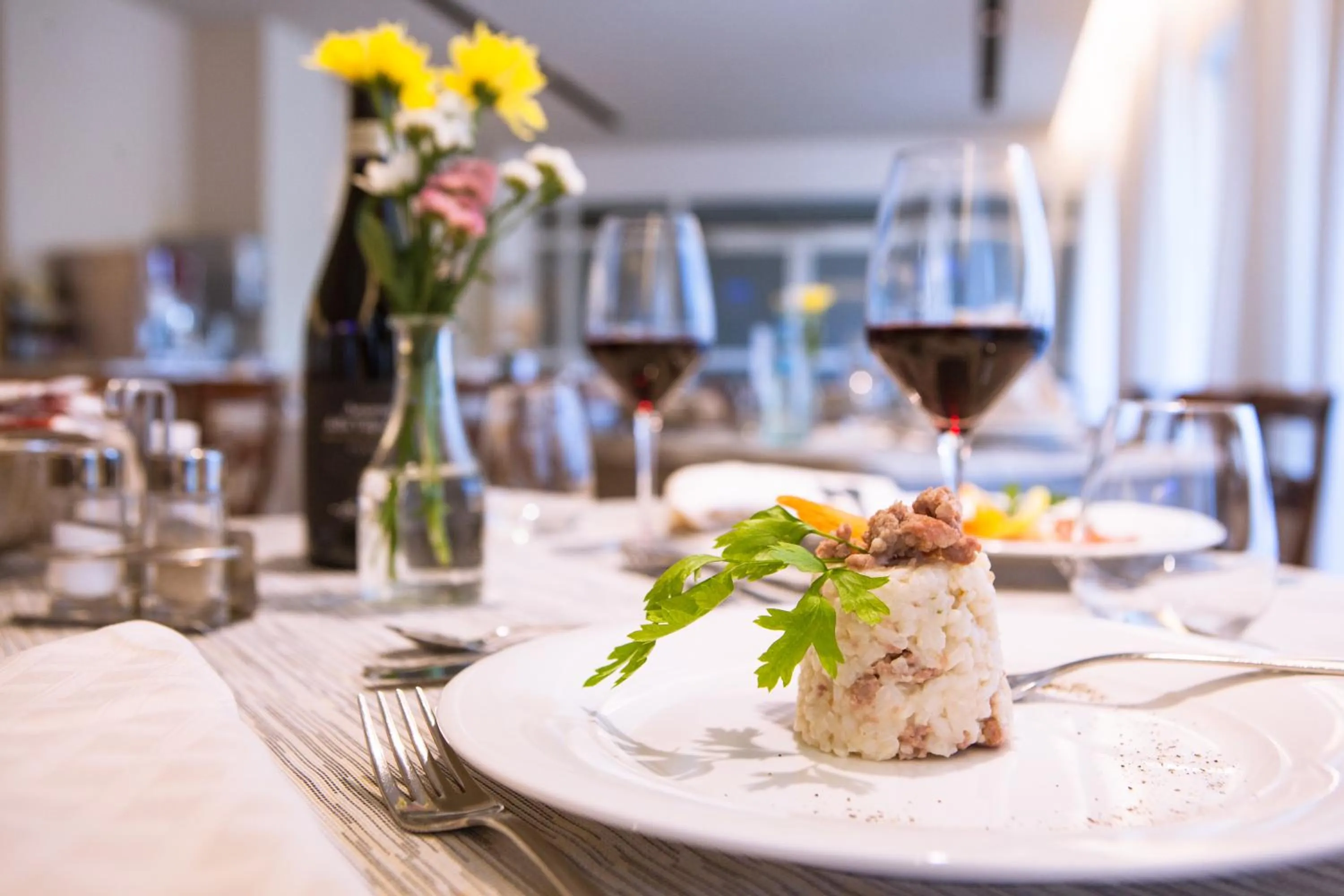 Restaurant/places to eat in Hotel Pace