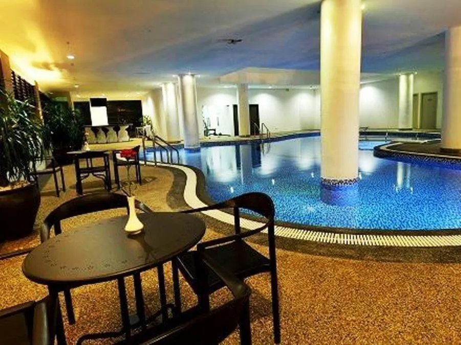 Swimming pool in Holiday Villa Hotel & Suites Kota Bharu - Wakaf Che Yeh, Night Market