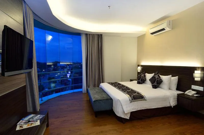 Bed in Holiday Villa Hotel & Suites Kota Bharu - Wakaf Che Yeh, Night Market