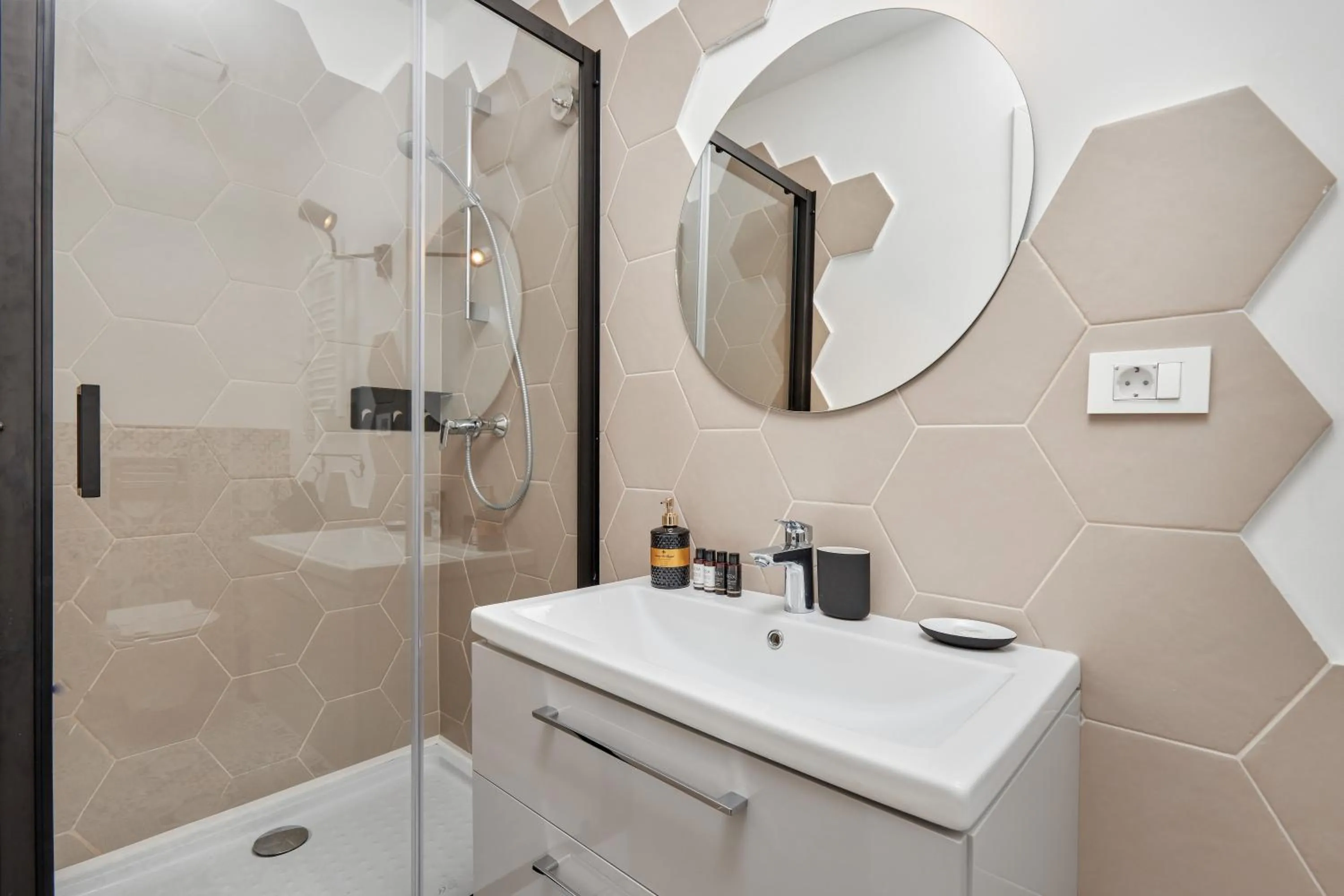 Shower in Kotor Nest