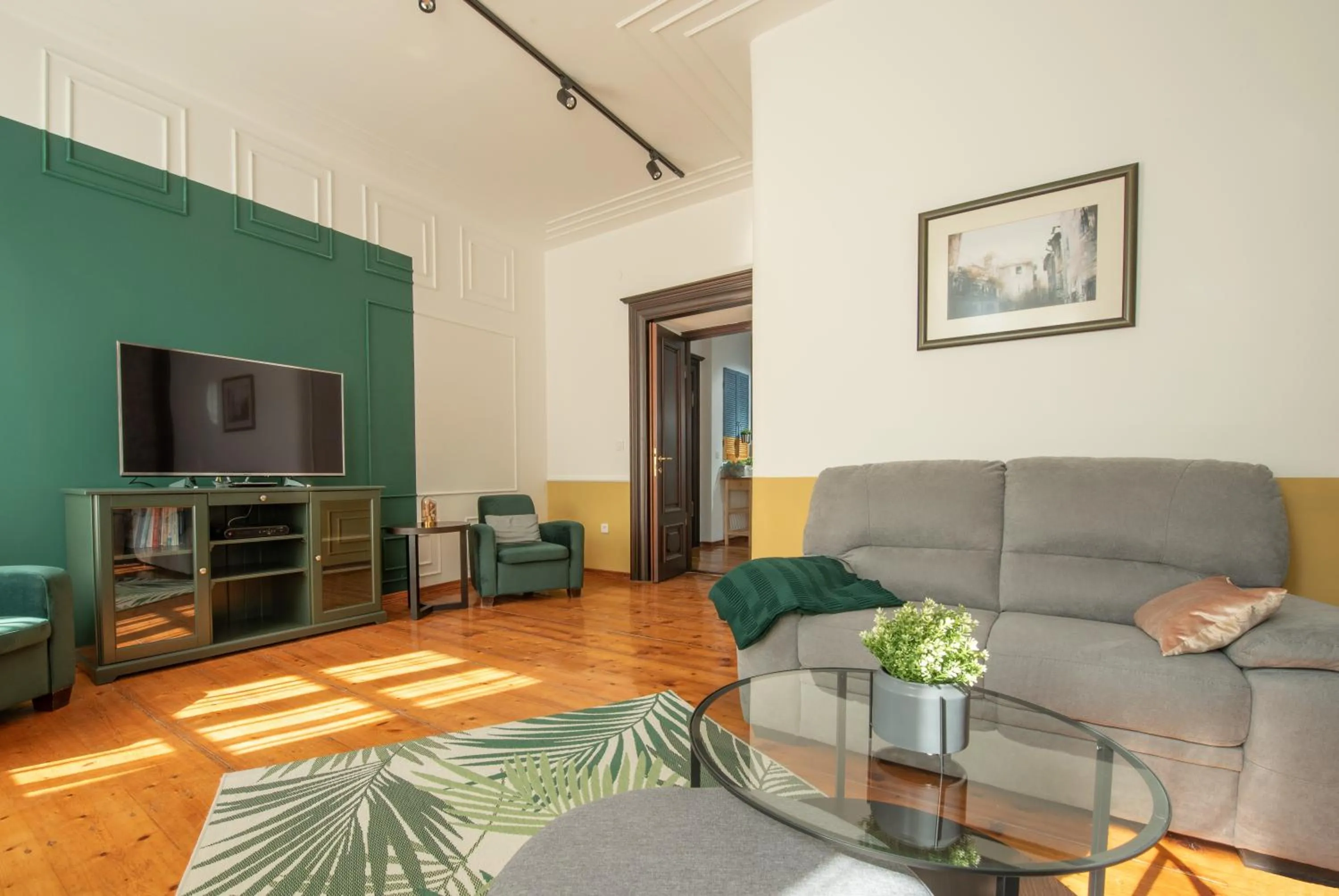 Communal lounge/ TV room in Kotor Nest