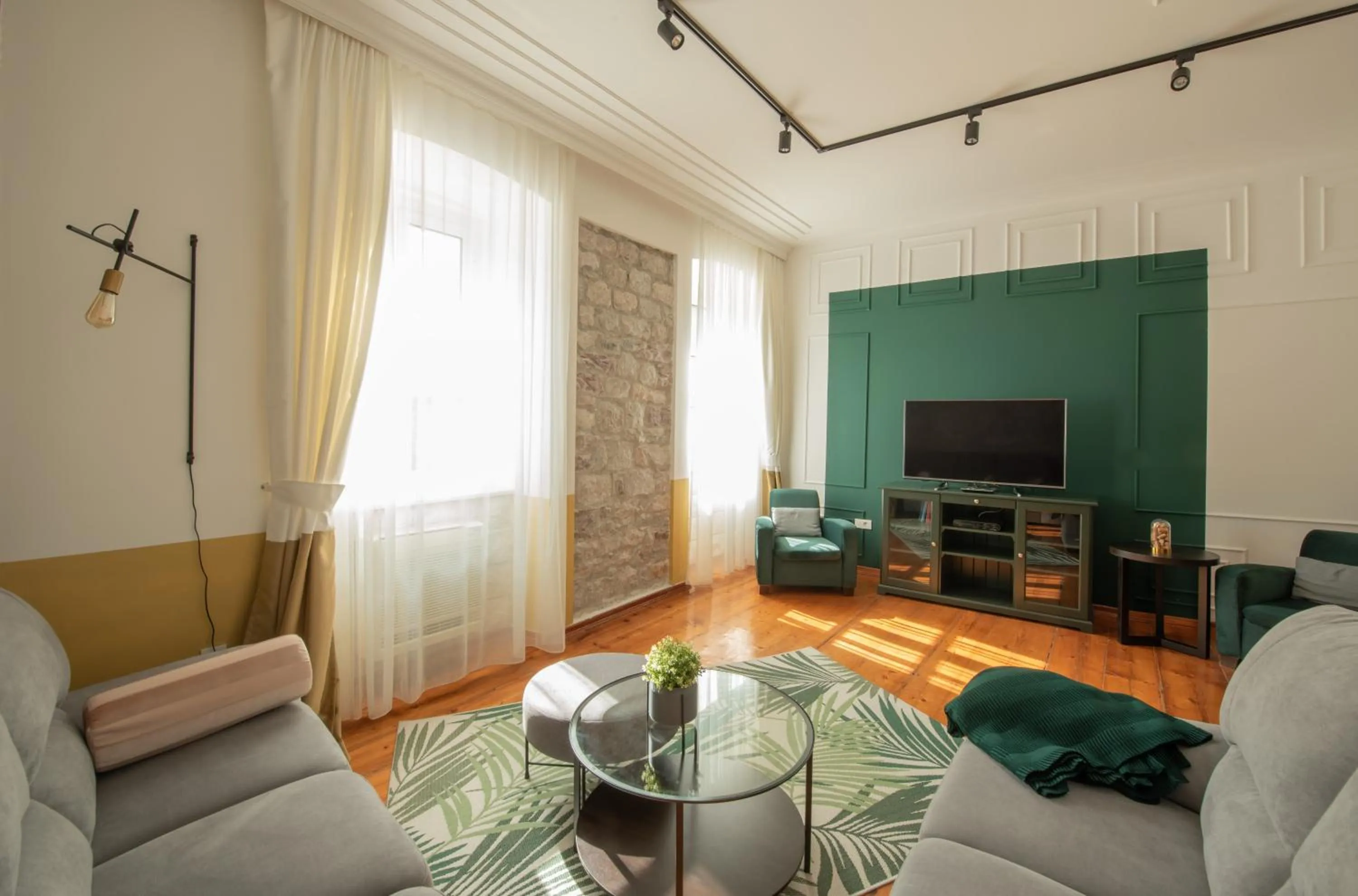 Communal lounge/ TV room in Kotor Nest