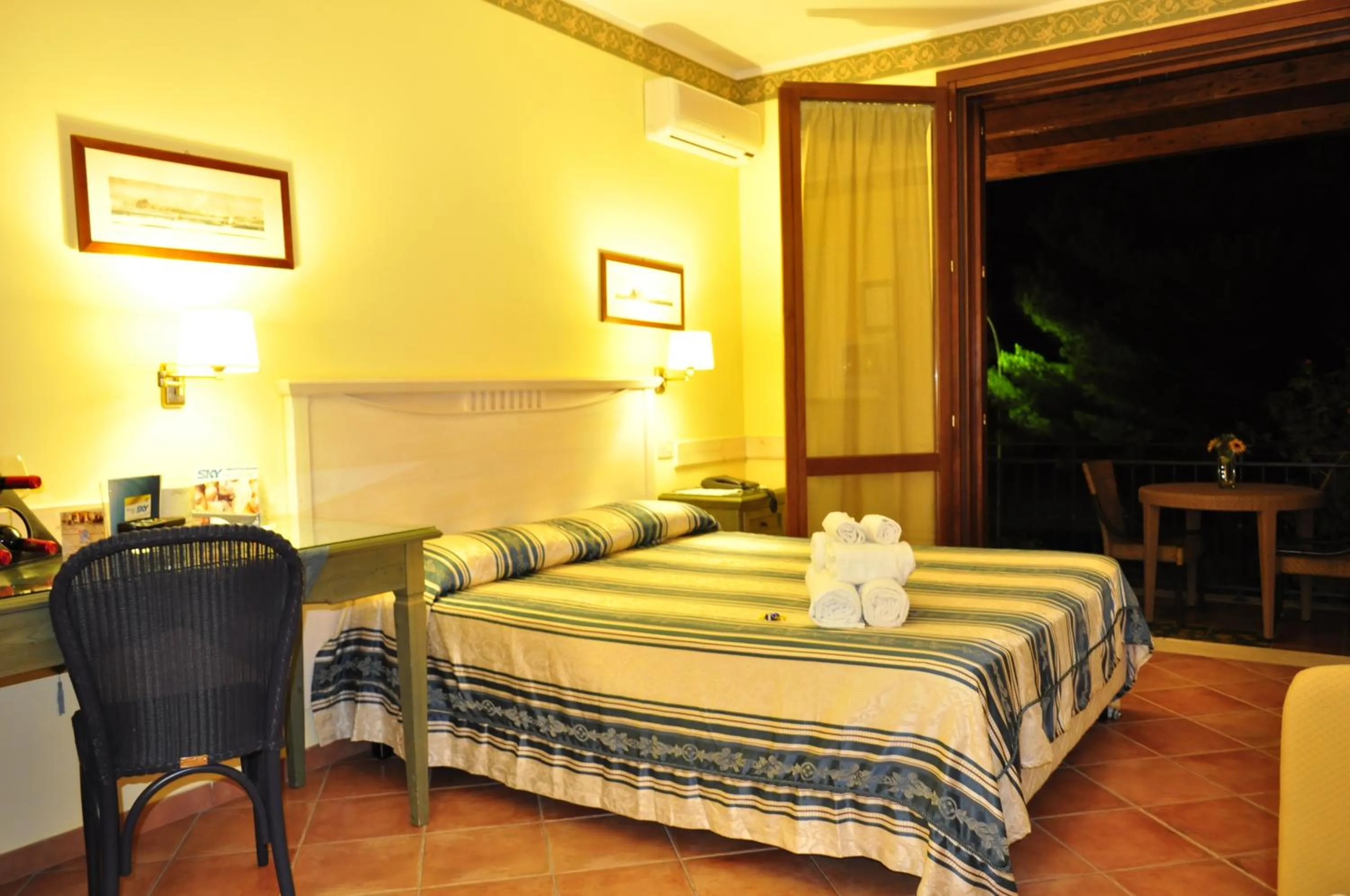 Bedroom, Bed in Krimar Hotel