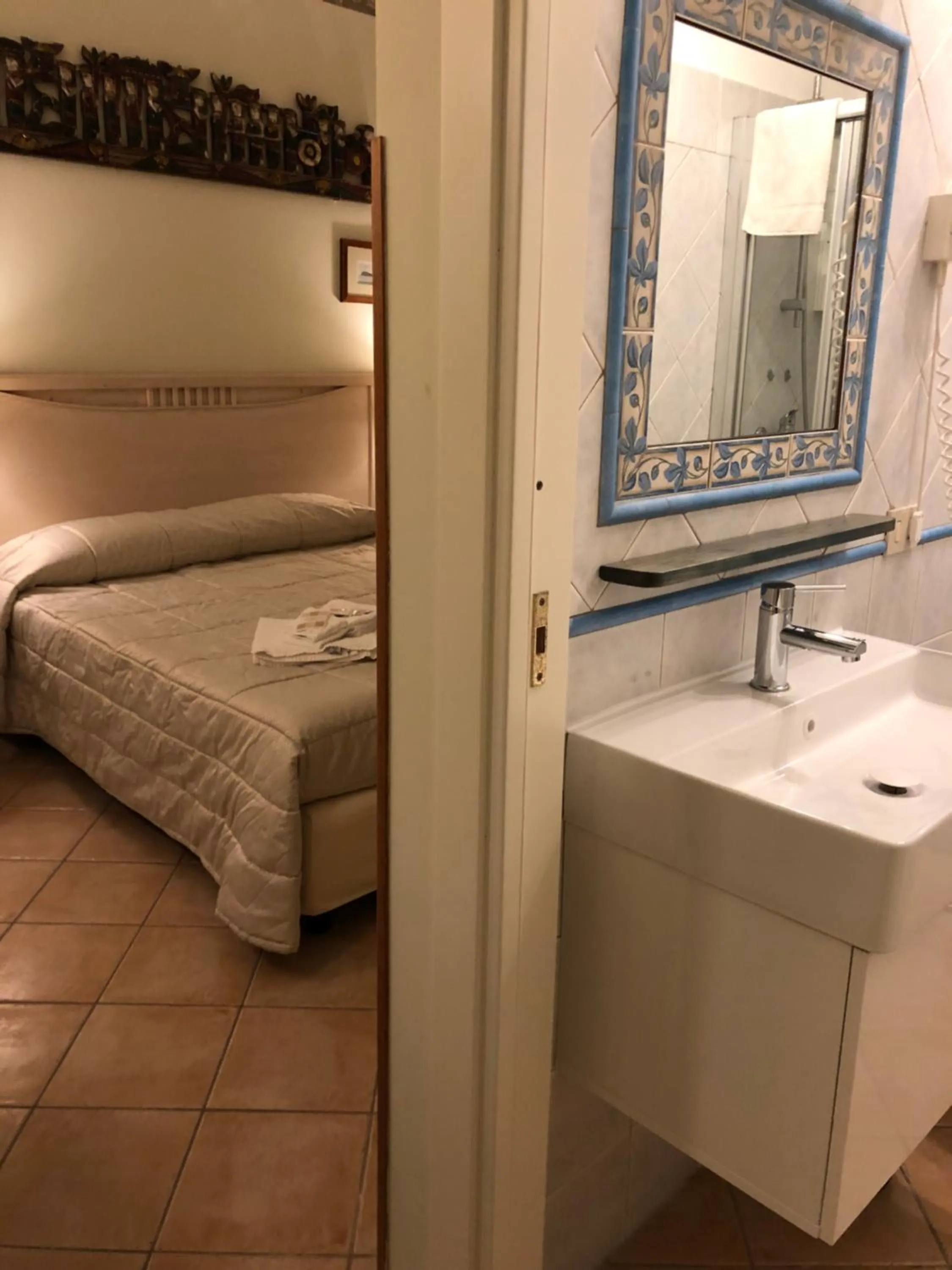 Bathroom, Bed in Krimar Hotel